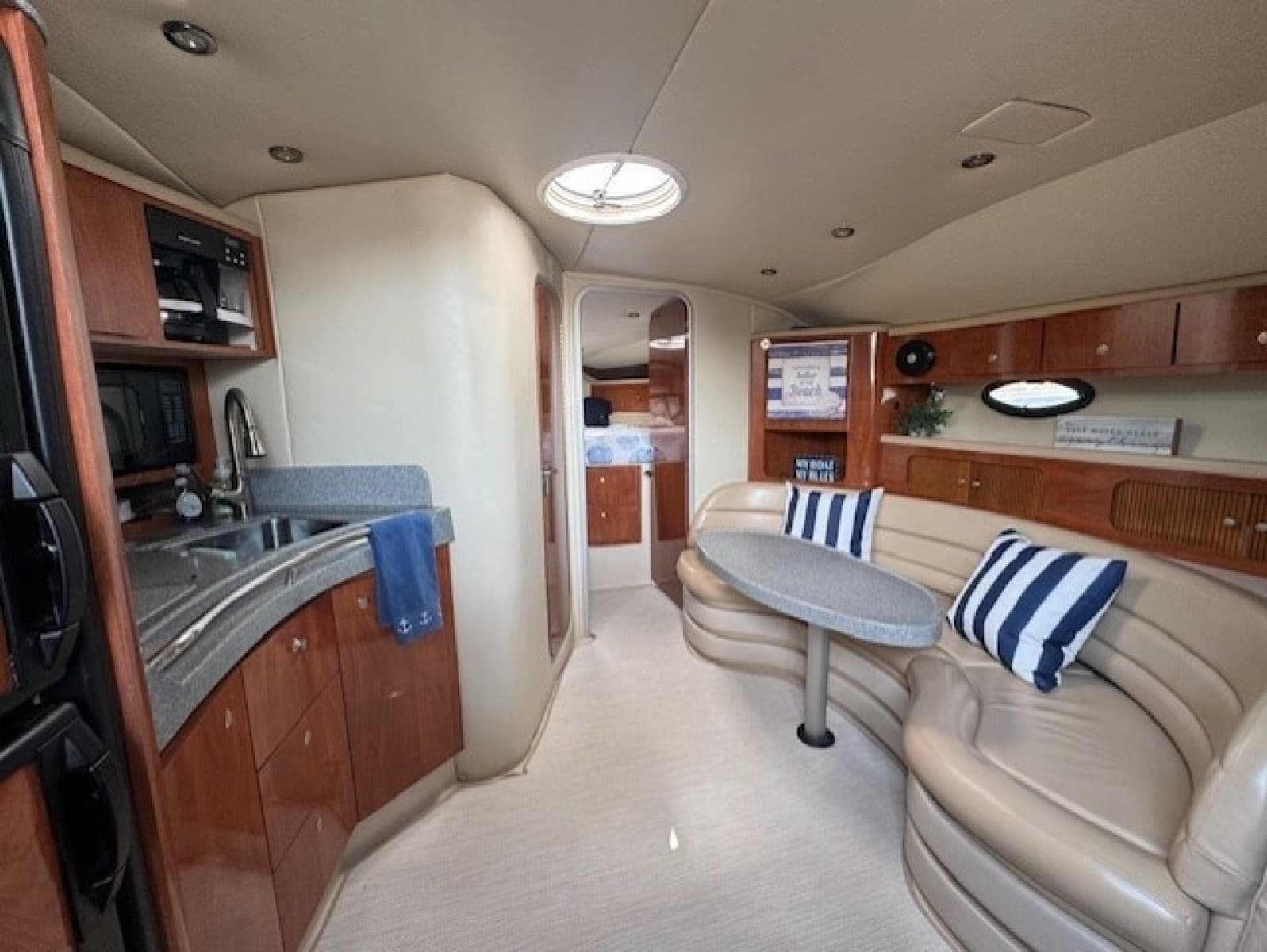 2006 Larson 370 Cabrio