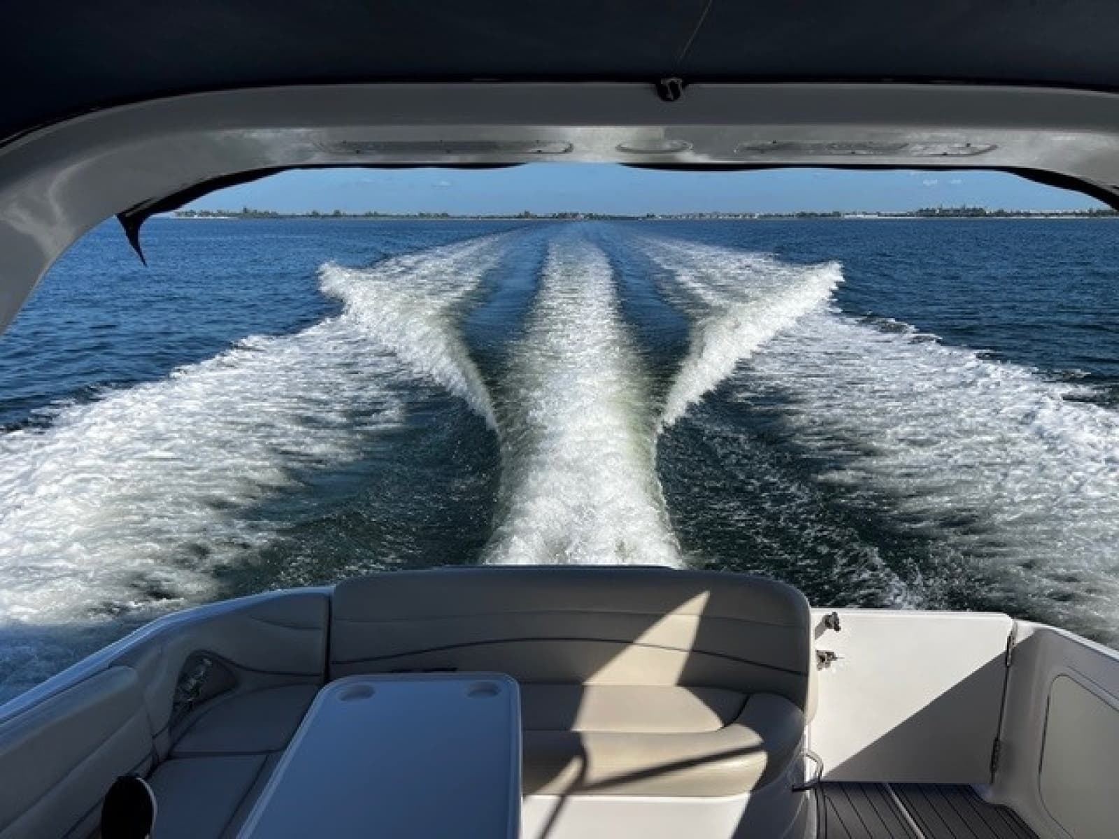 2006 Larson 370 Cabrio