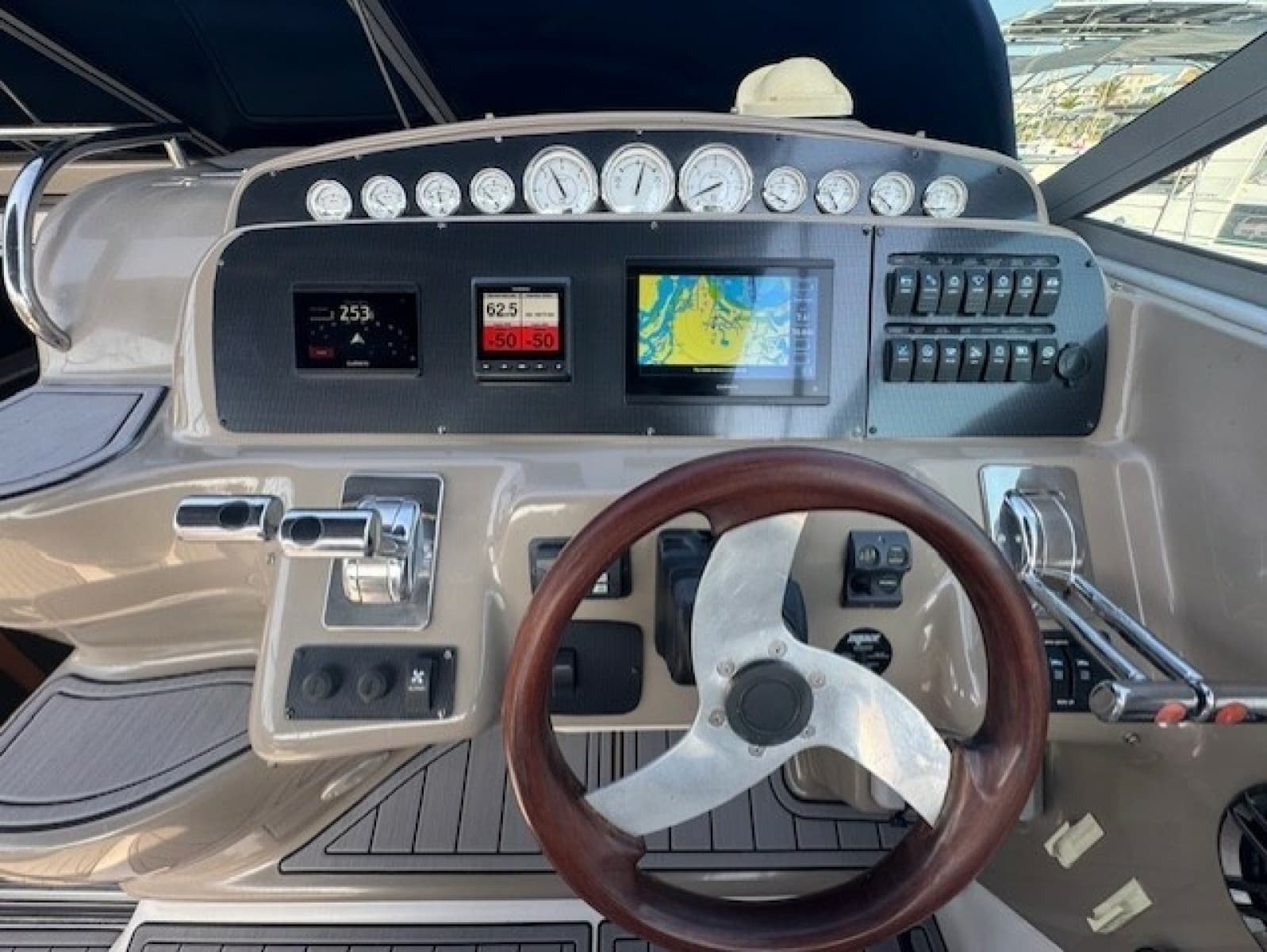 2006 Larson 370 Cabrio