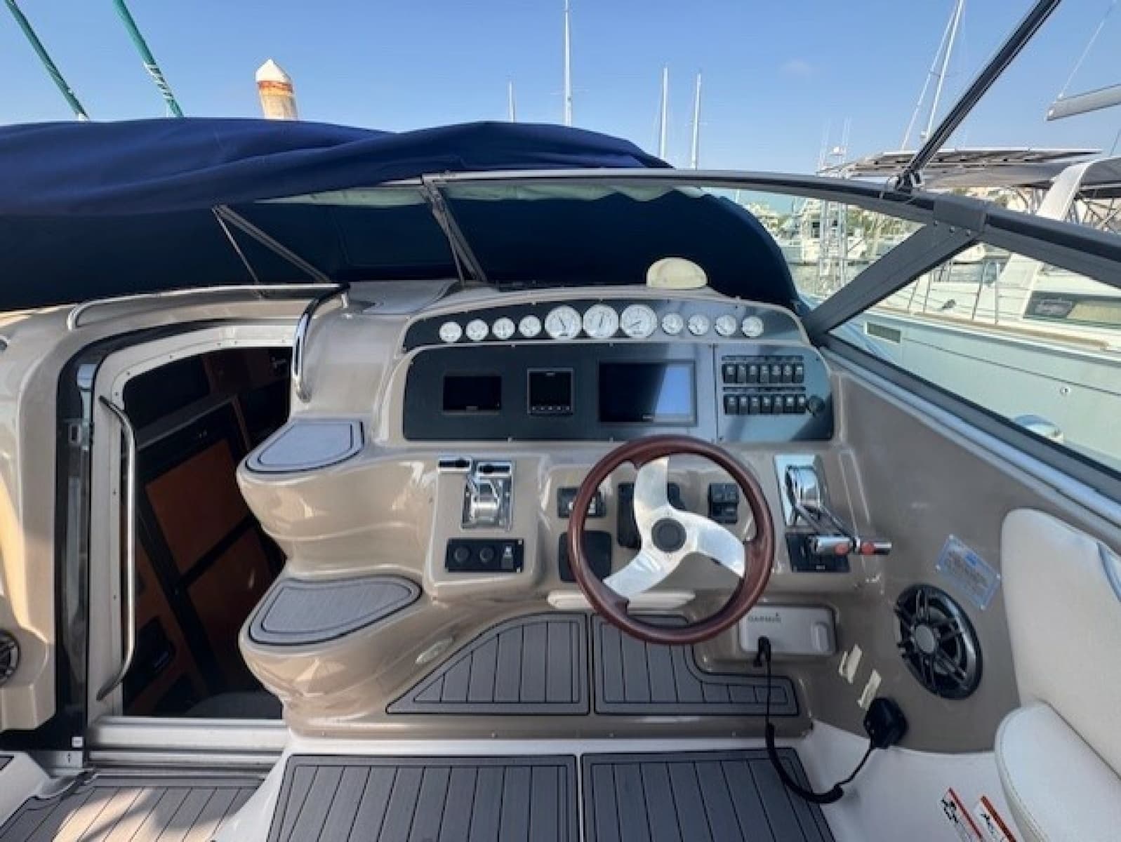 2006 Larson 370 Cabrio