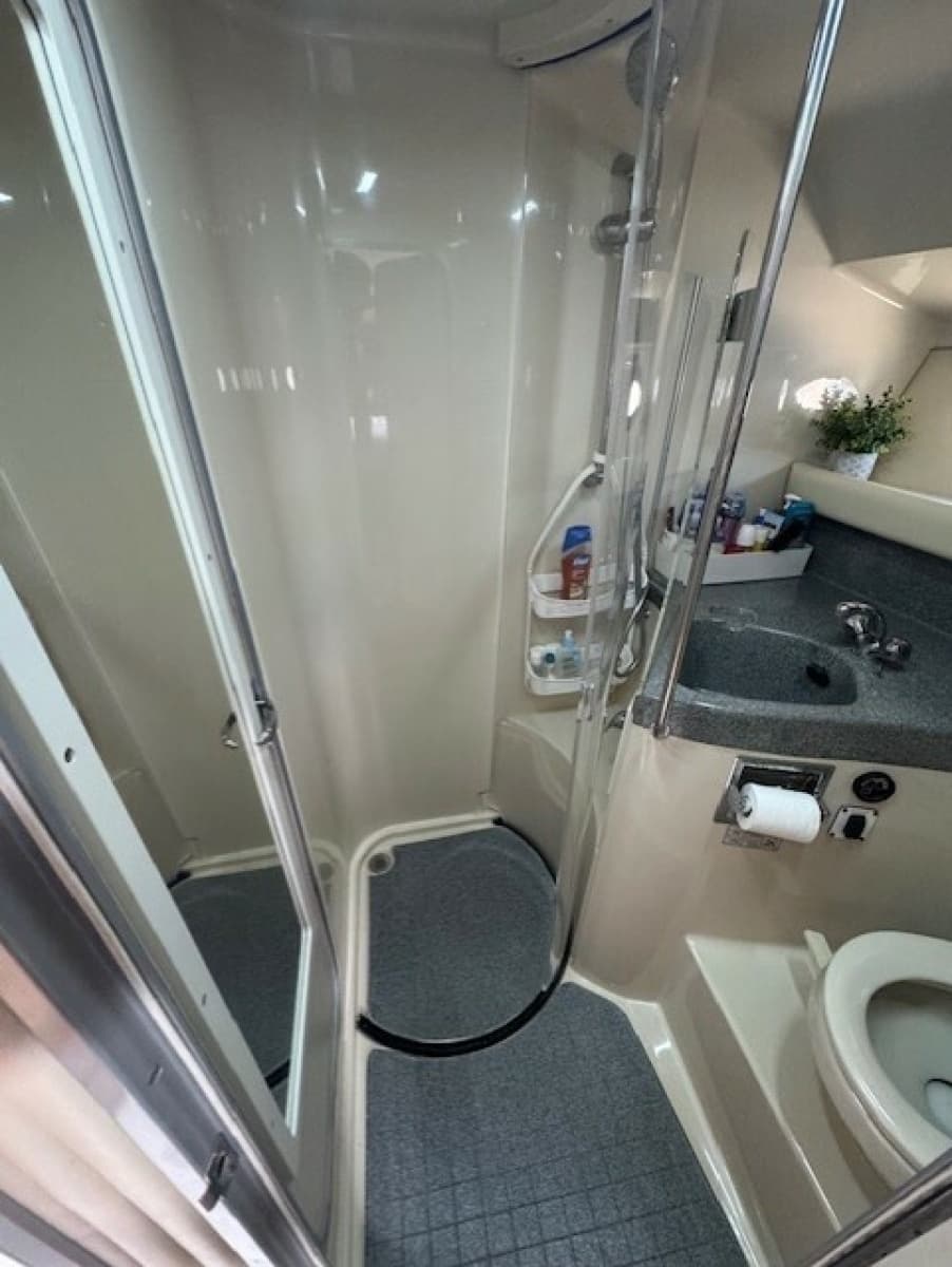 2006 Larson 370 Cabrio