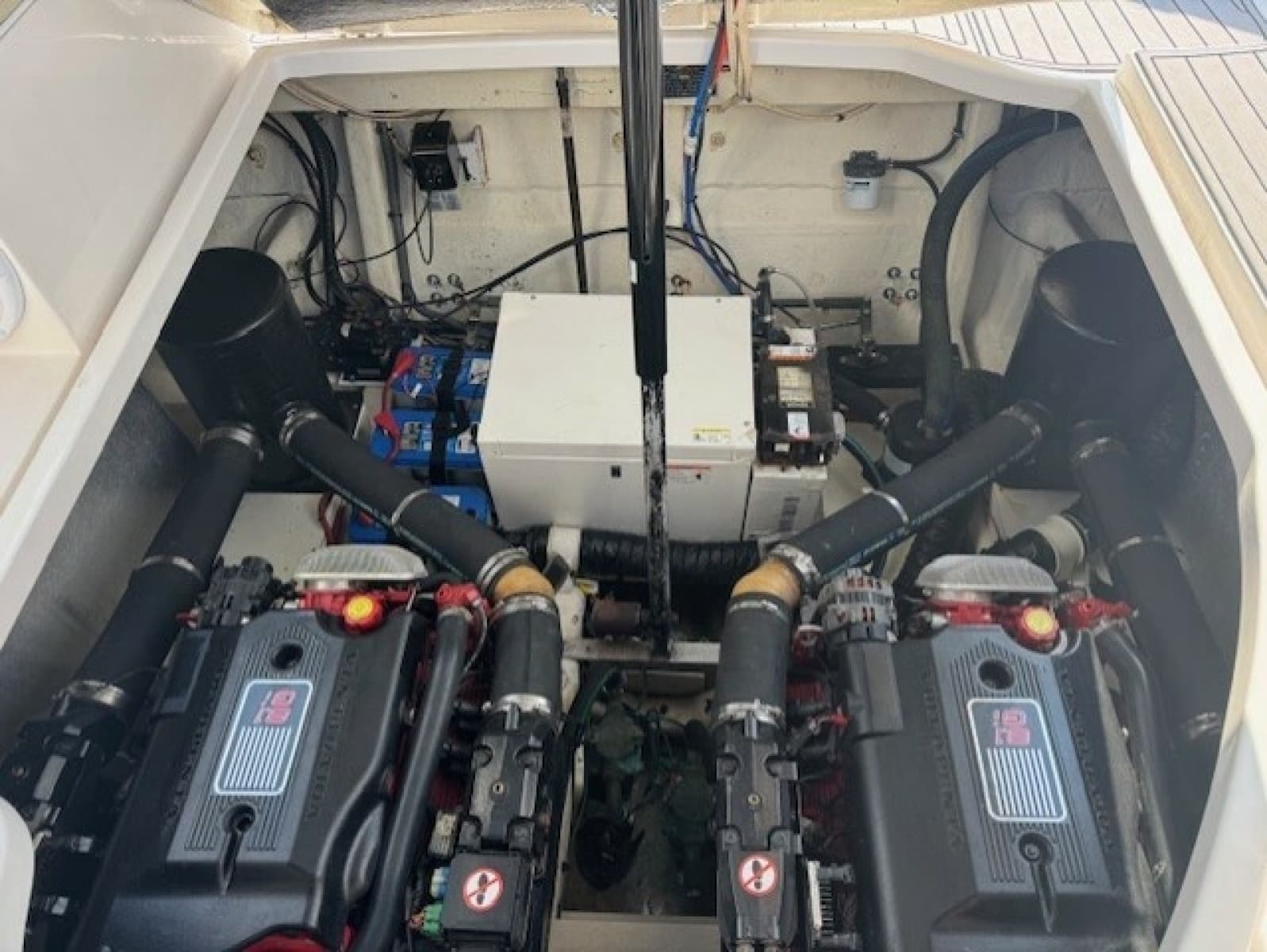 2006 Larson 370 Cabrio