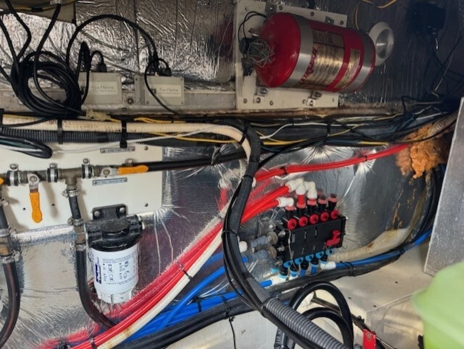 2006 Larson 370 Cabrio