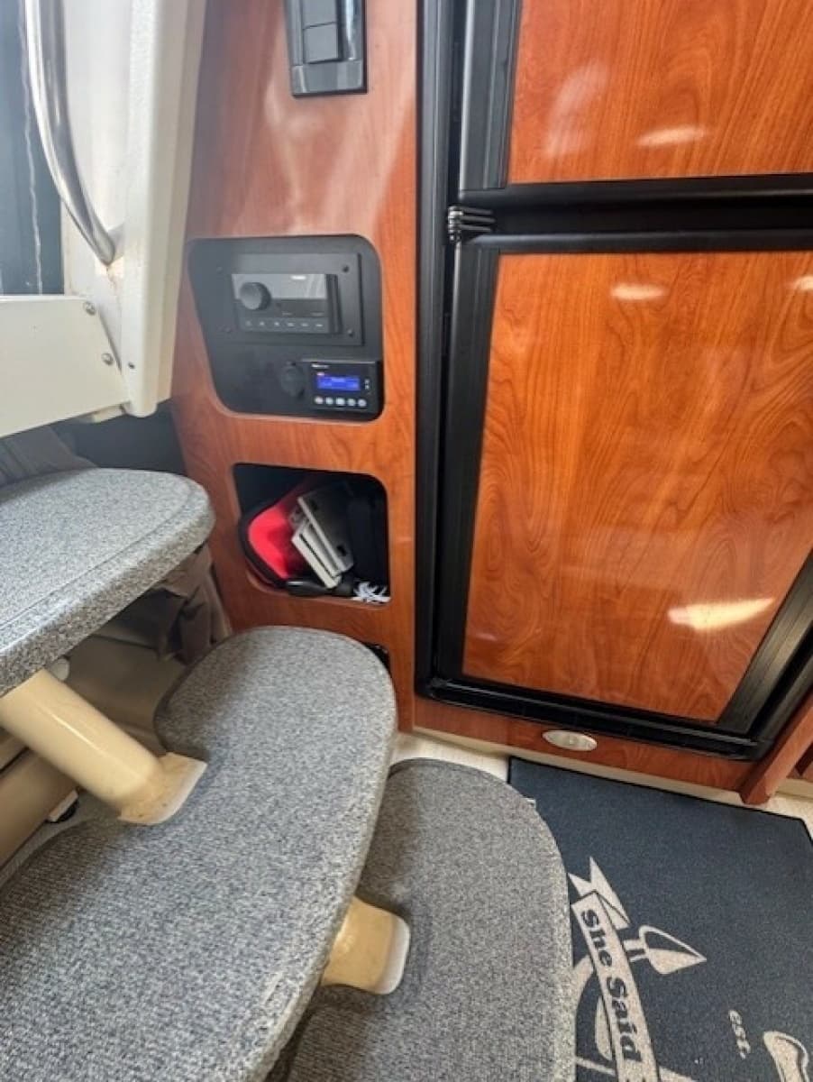 2006 Larson 370 Cabrio