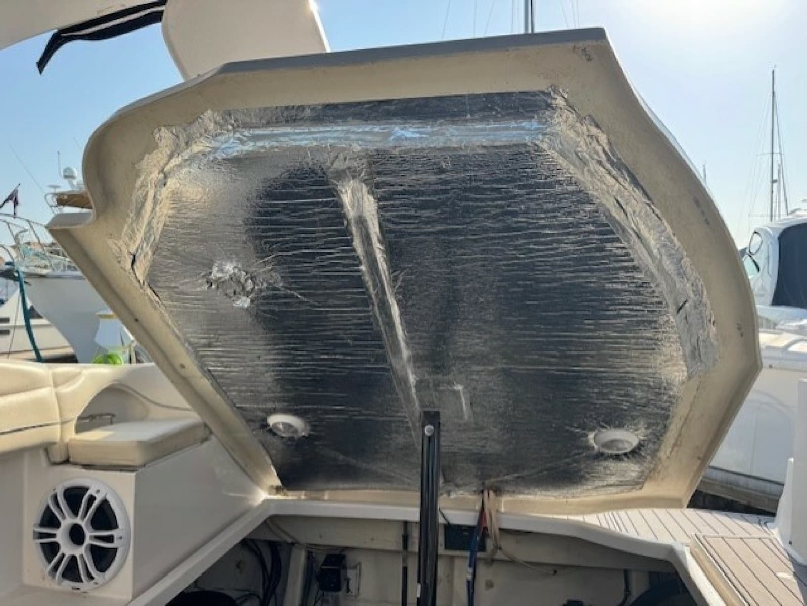 2006 Larson 370 Cabrio