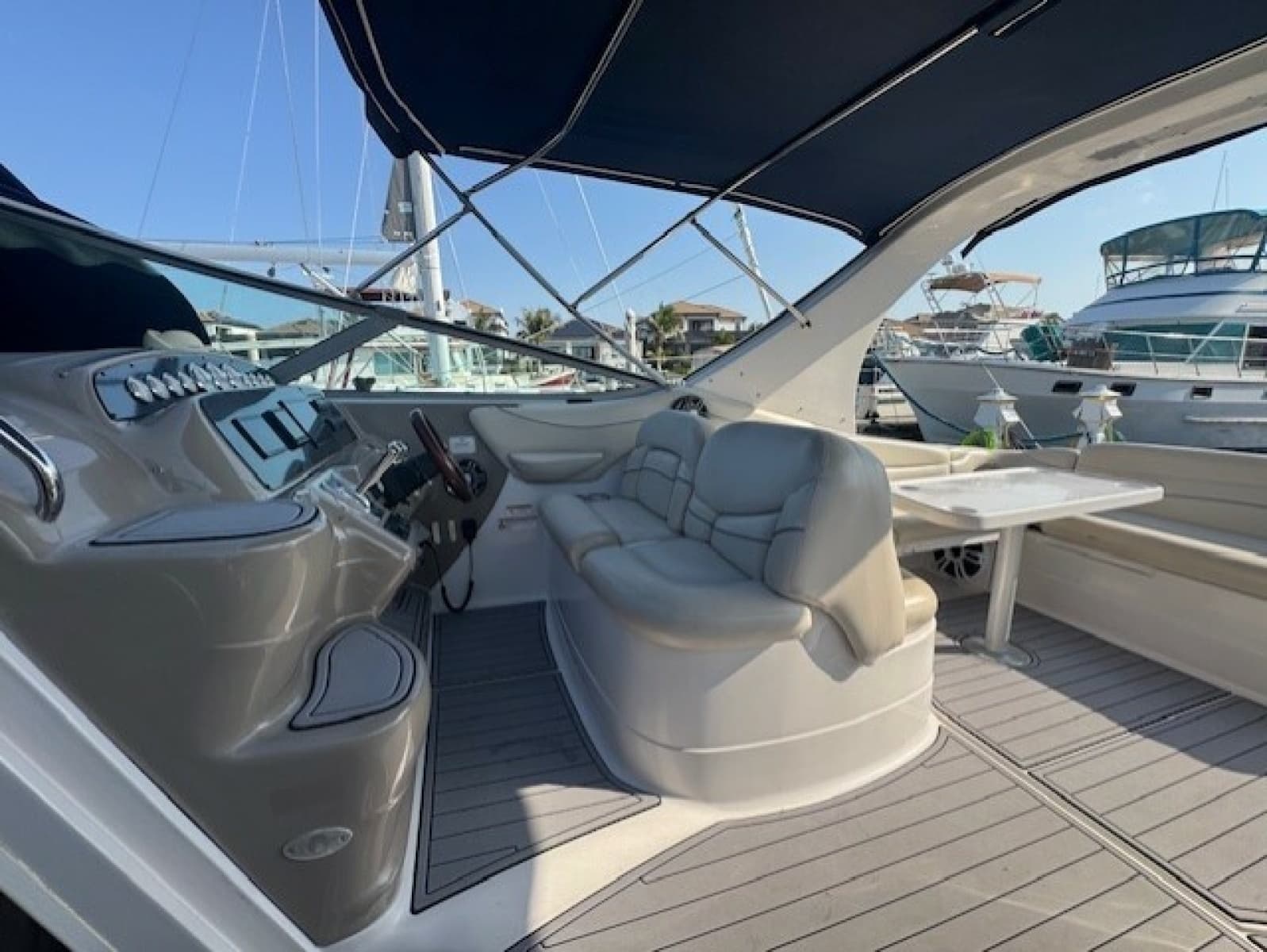 2006 Larson 370 Cabrio