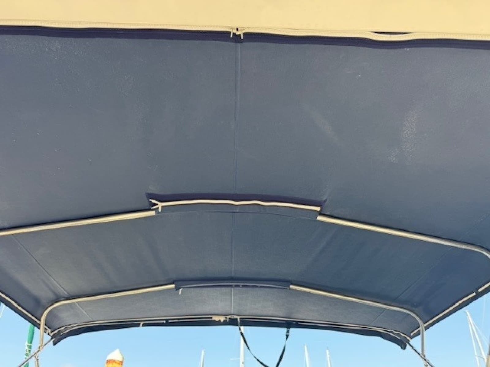 2006 Larson 370 Cabrio