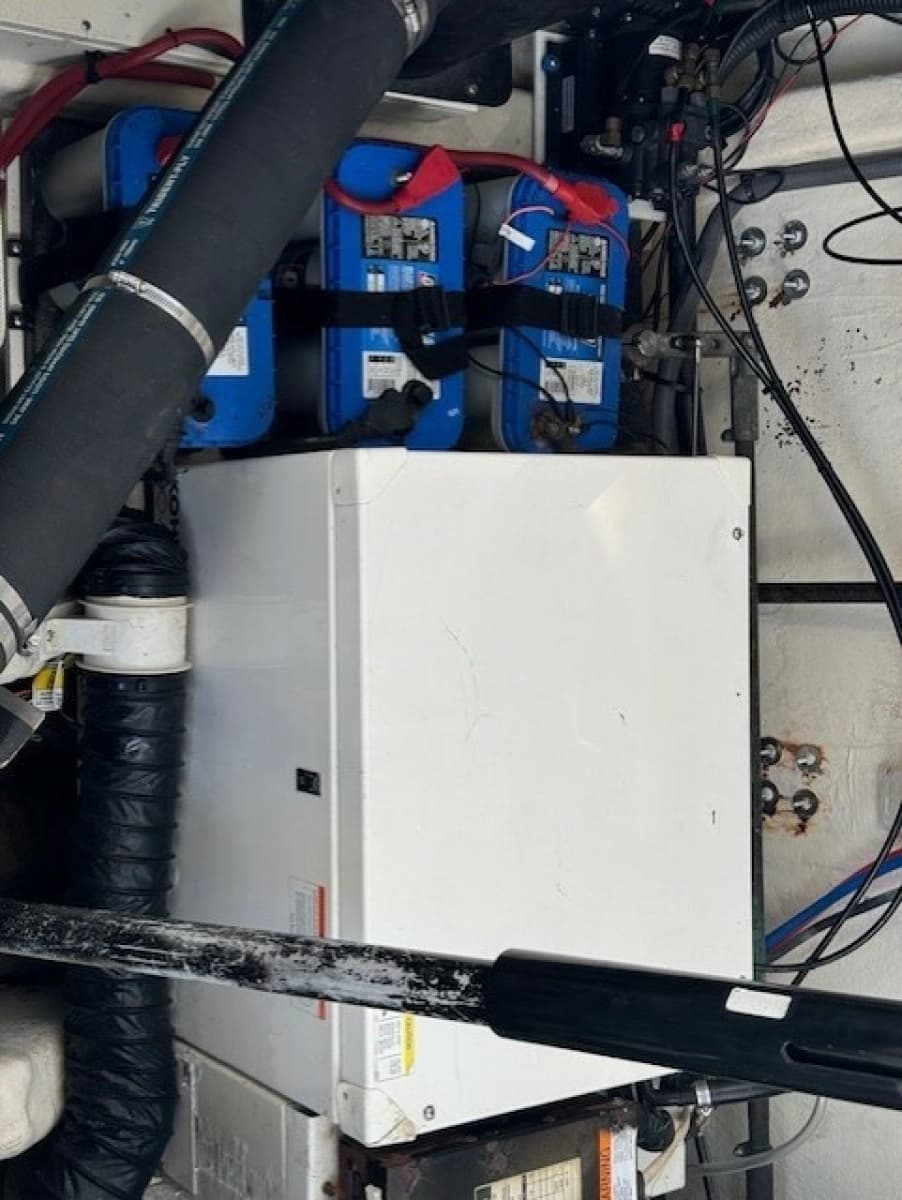 2006 Larson 370 Cabrio