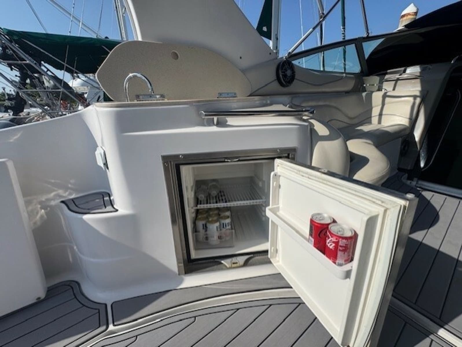 2006 Larson 370 Cabrio