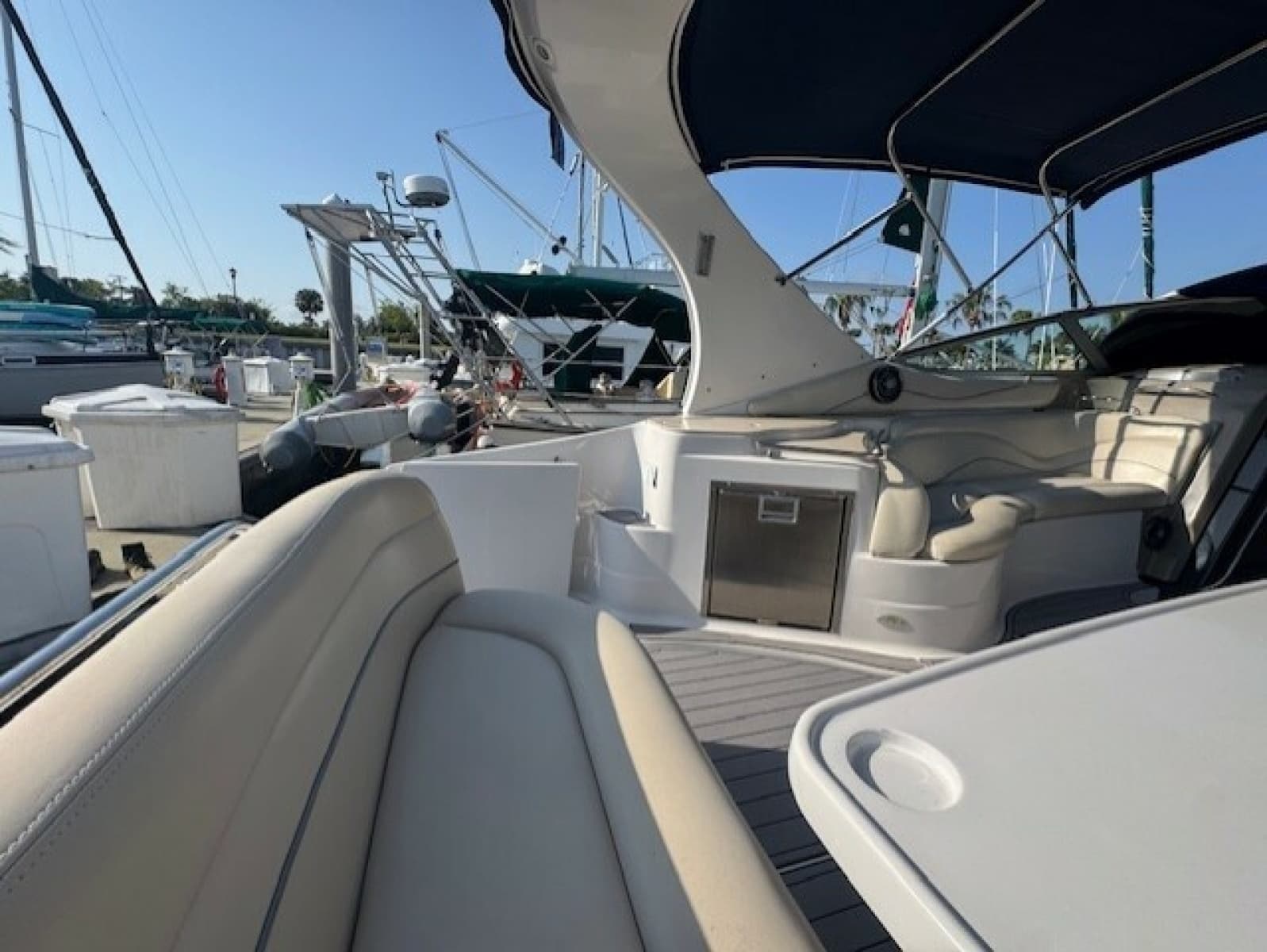 2006 Larson 370 Cabrio