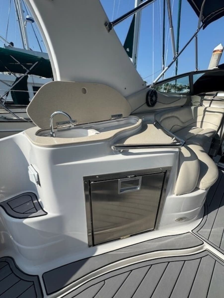 2006 Larson 370 Cabrio