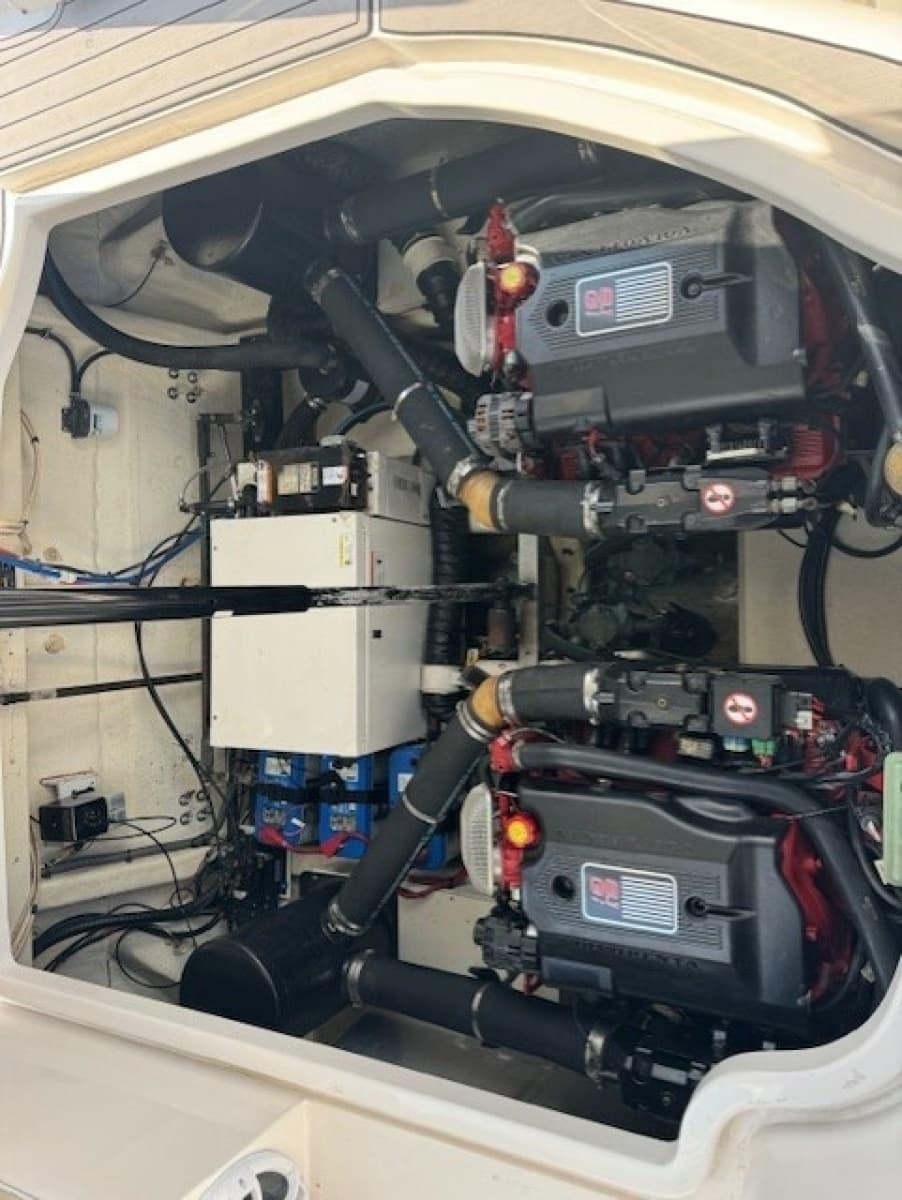 2006 Larson 370 Cabrio