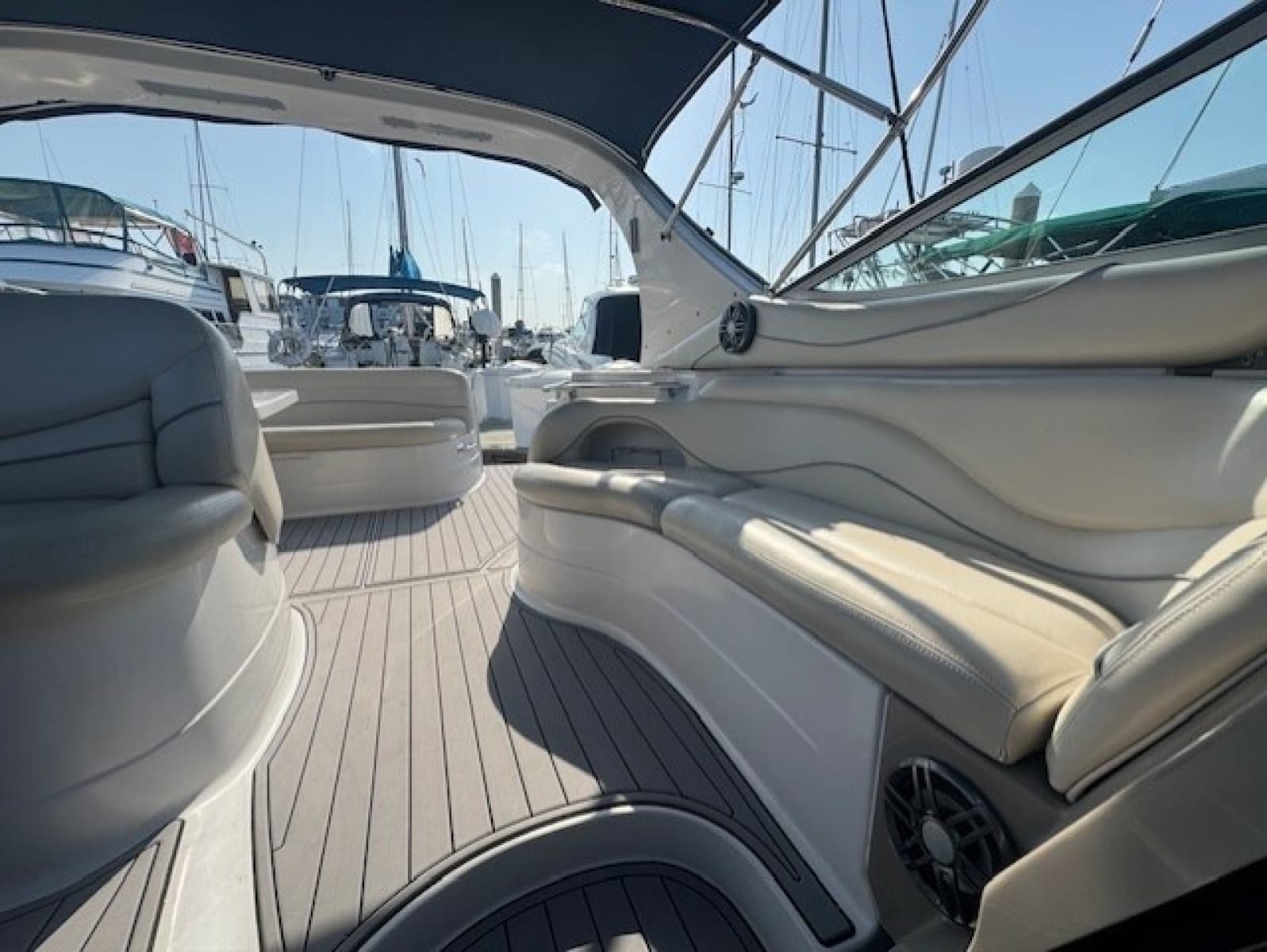 2006 Larson 370 Cabrio