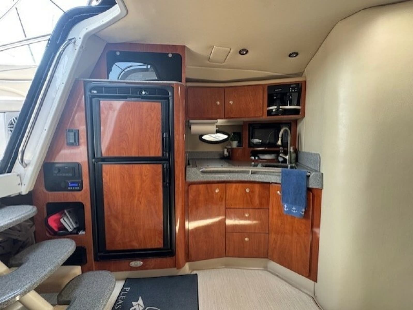 2006 Larson 370 Cabrio