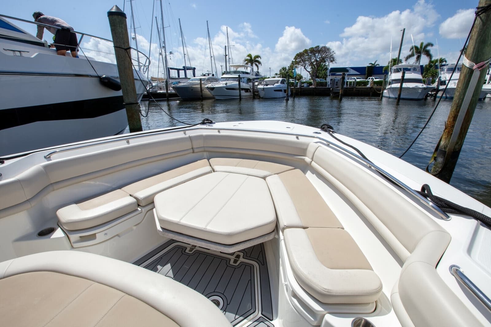 2019 Boston Whaler 380 Outrage