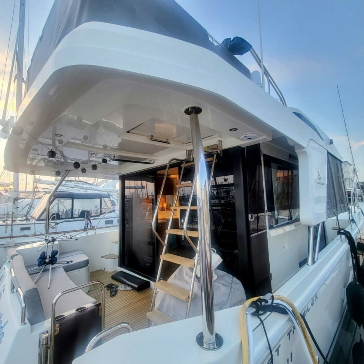 2022 Beneteau Swift Trawler 41 Fly