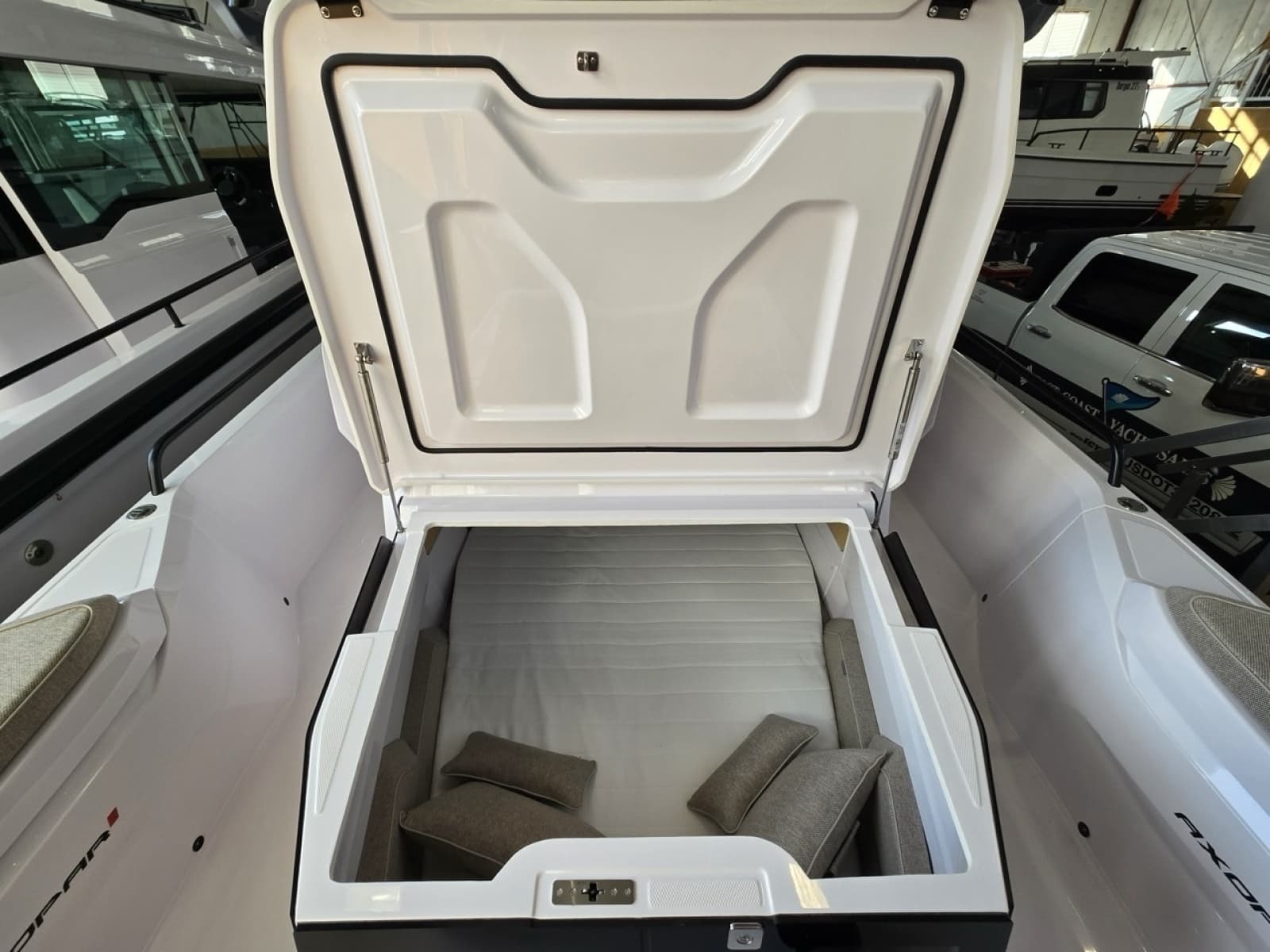 2026 Axopar Cross Cabin