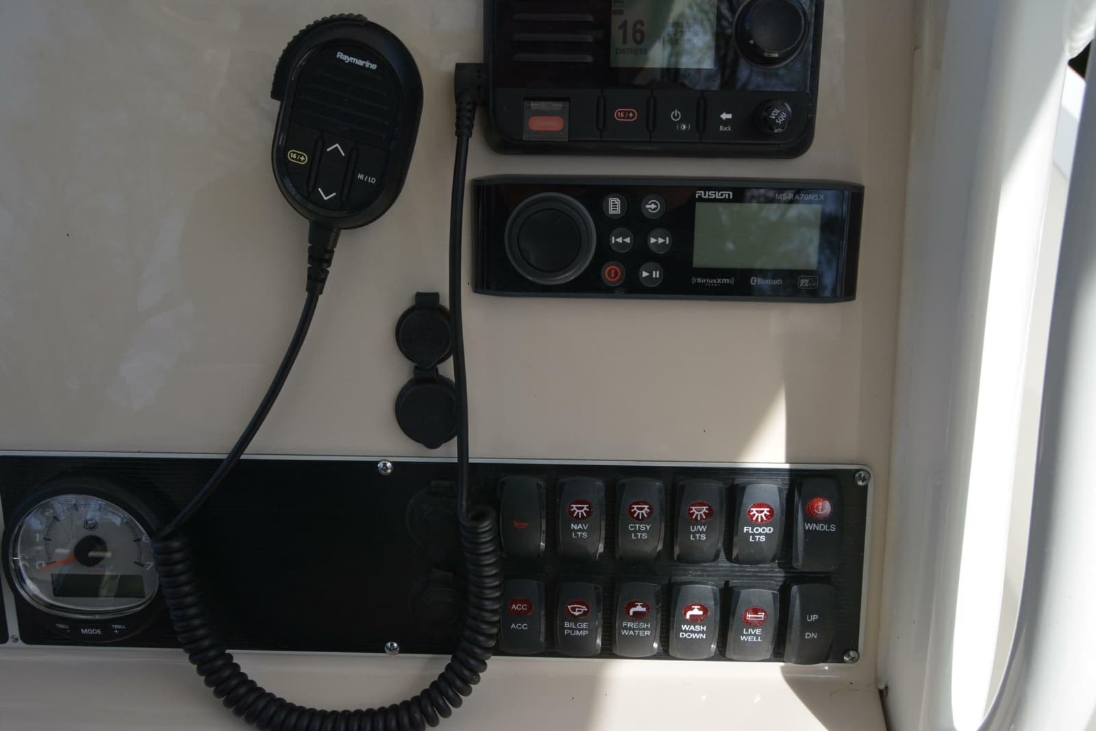 2021 Boston Whaler 270 Dauntless