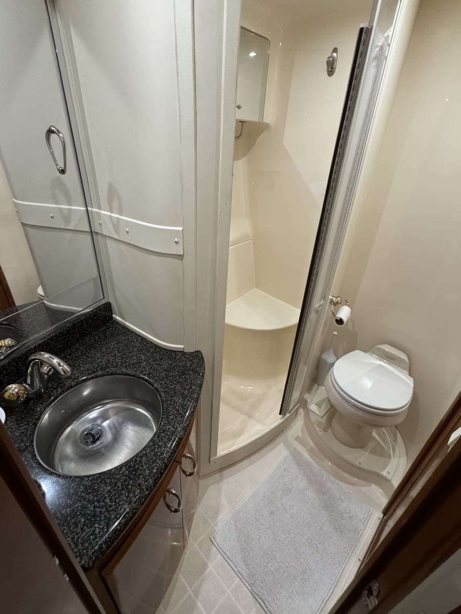 2004 Carver 466 Motor Yacht