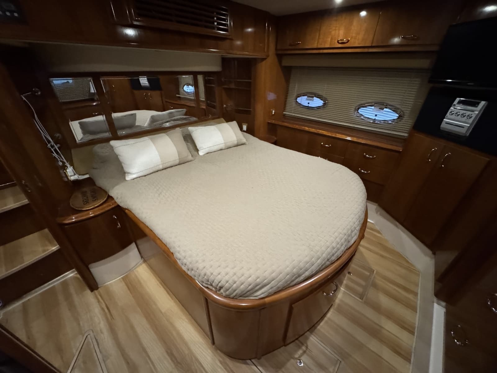 2004 Carver 466 Motor Yacht