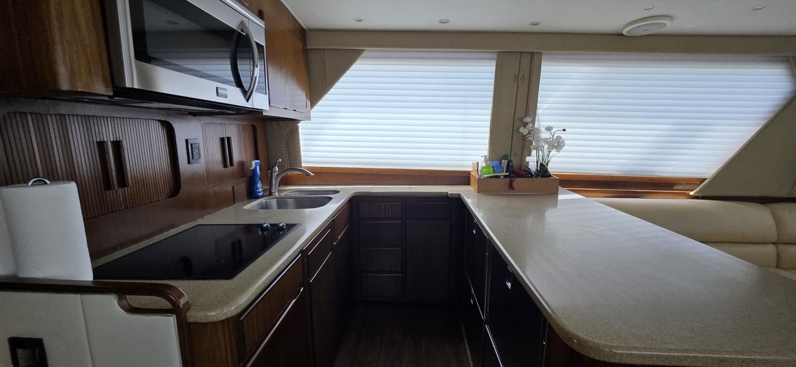 1989 Hatteras 52 Convertible