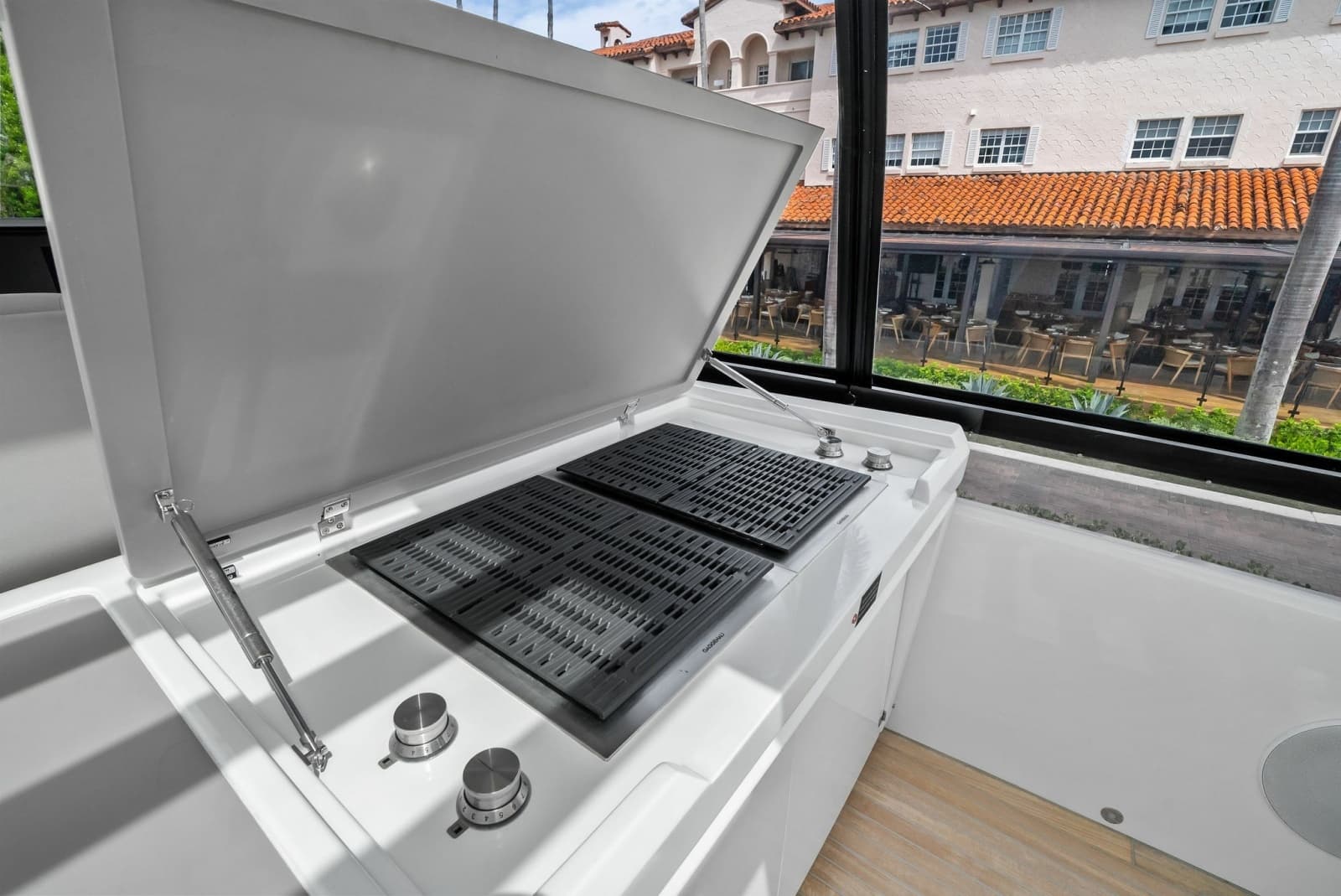 2023 Ferretti Yachts 860