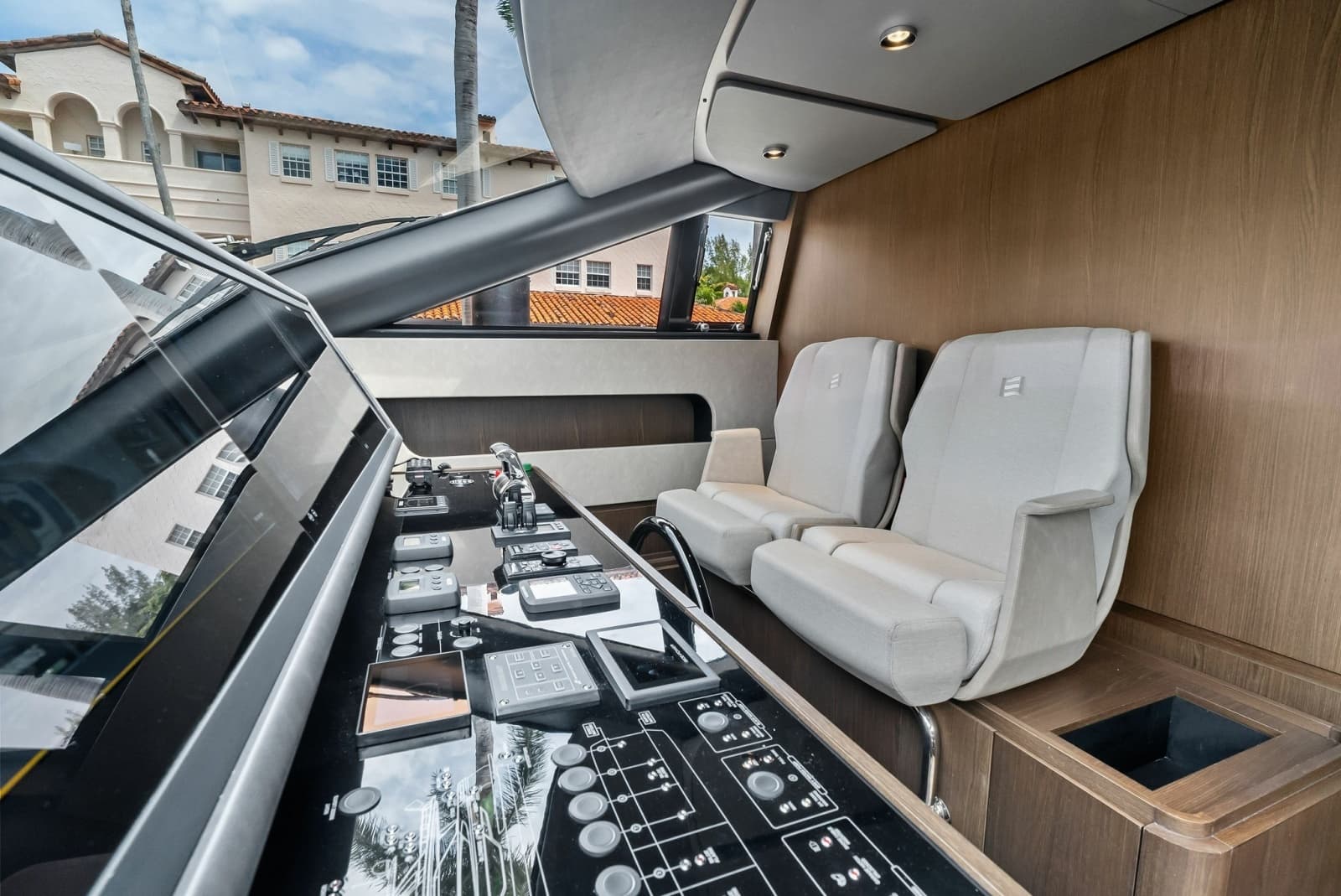 2023 Ferretti Yachts 860