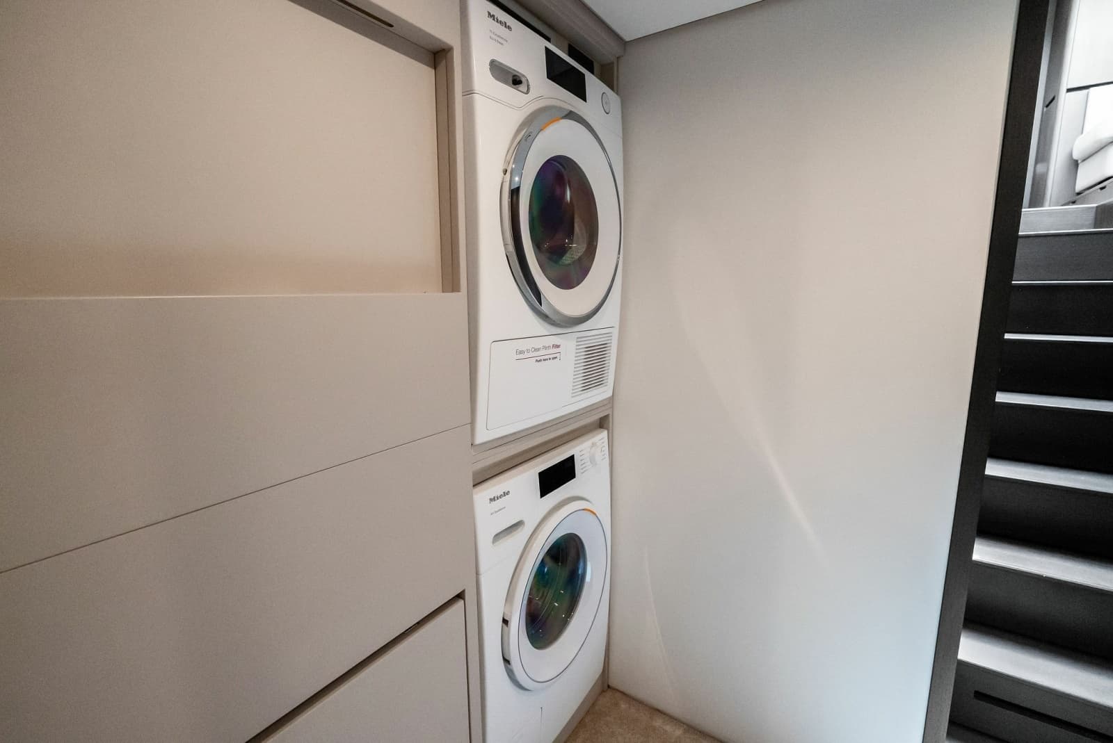 2023 Ferretti Yachts 860