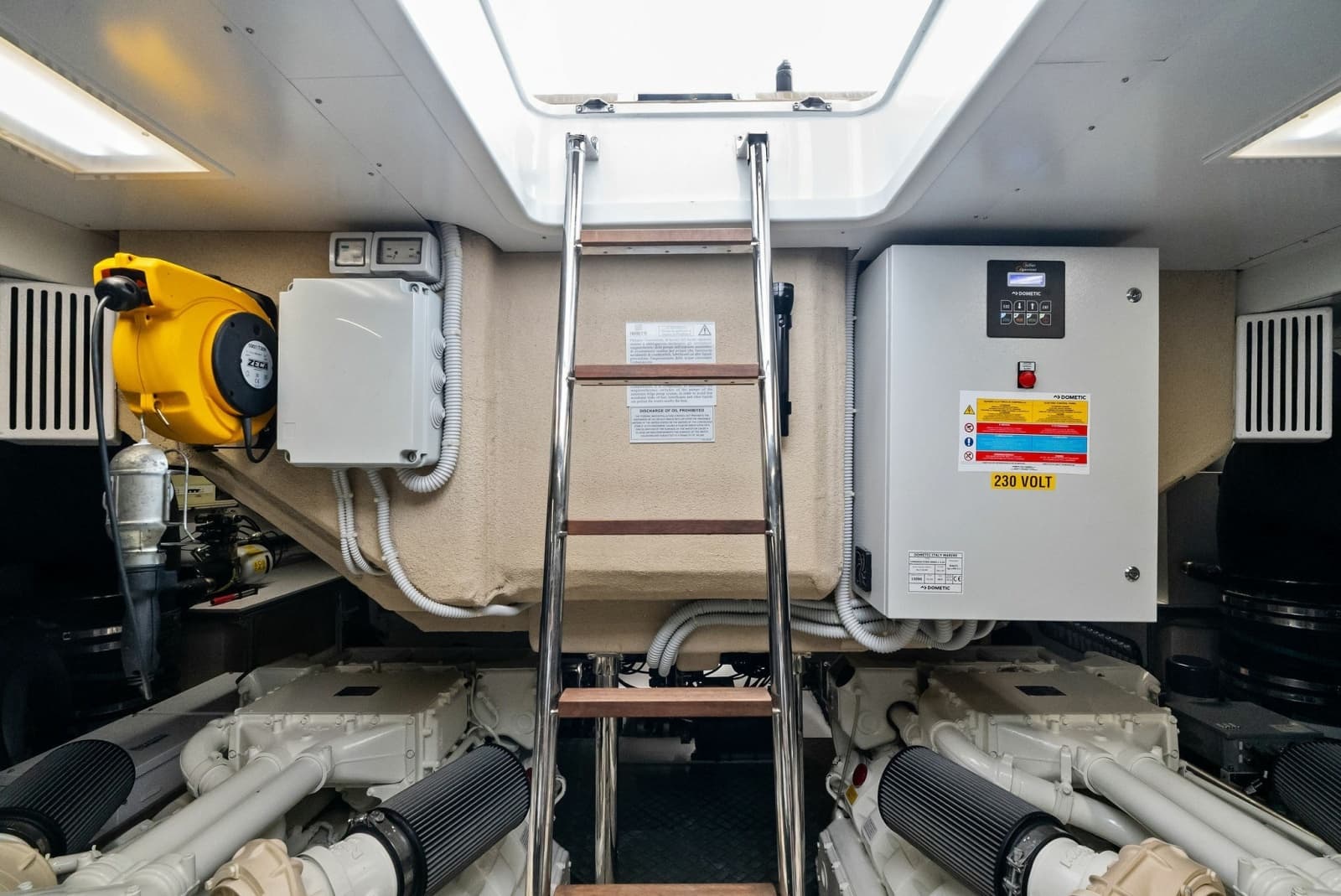 2023 Ferretti Yachts 860