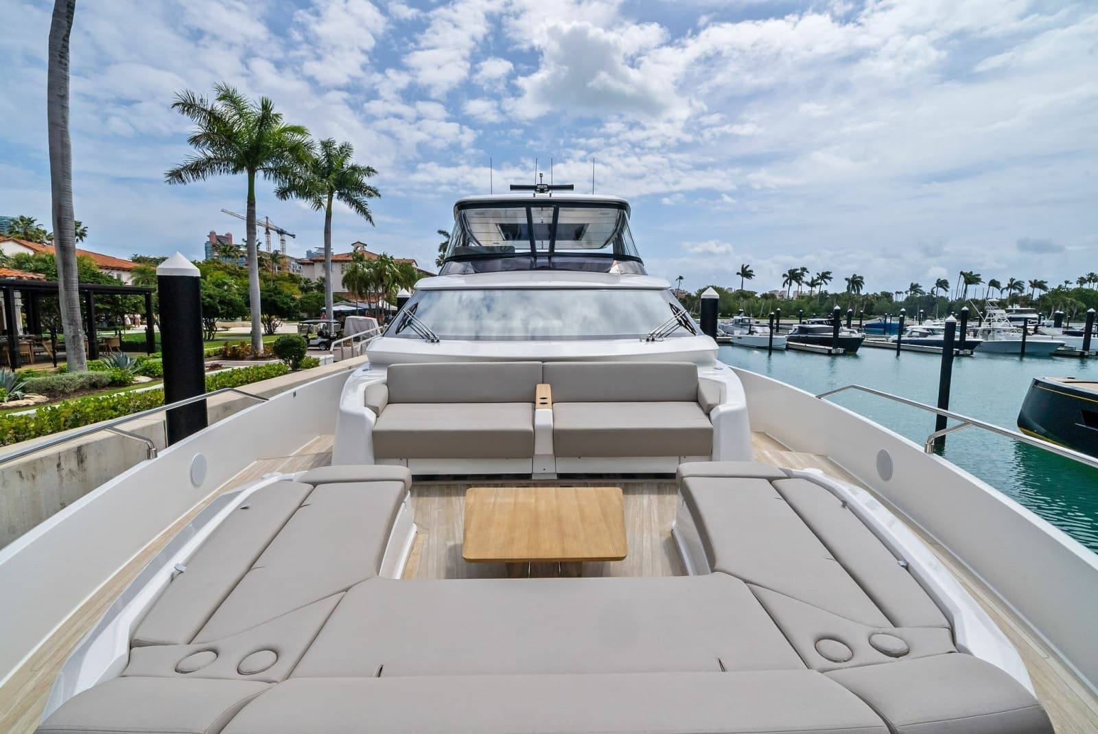 2023 Ferretti Yachts 860