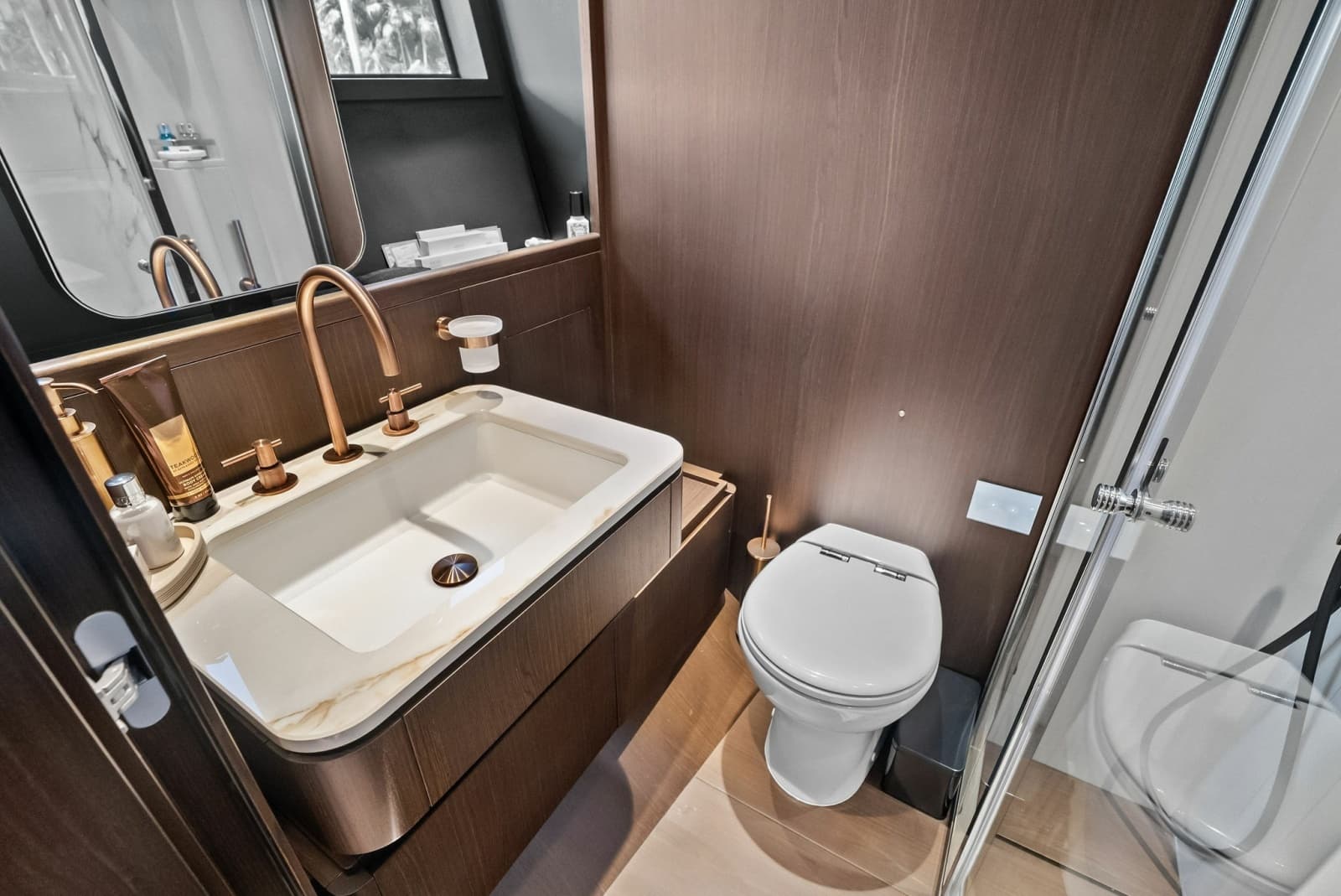 2023 Ferretti Yachts 860