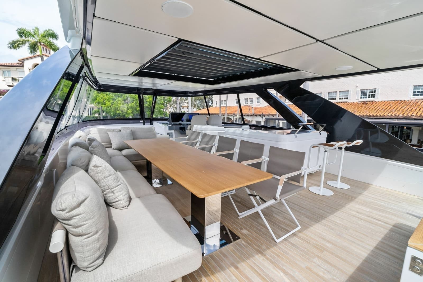 2023 Ferretti Yachts 860