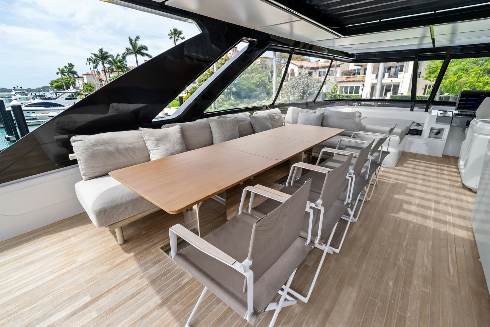 2023 Ferretti Yachts 860