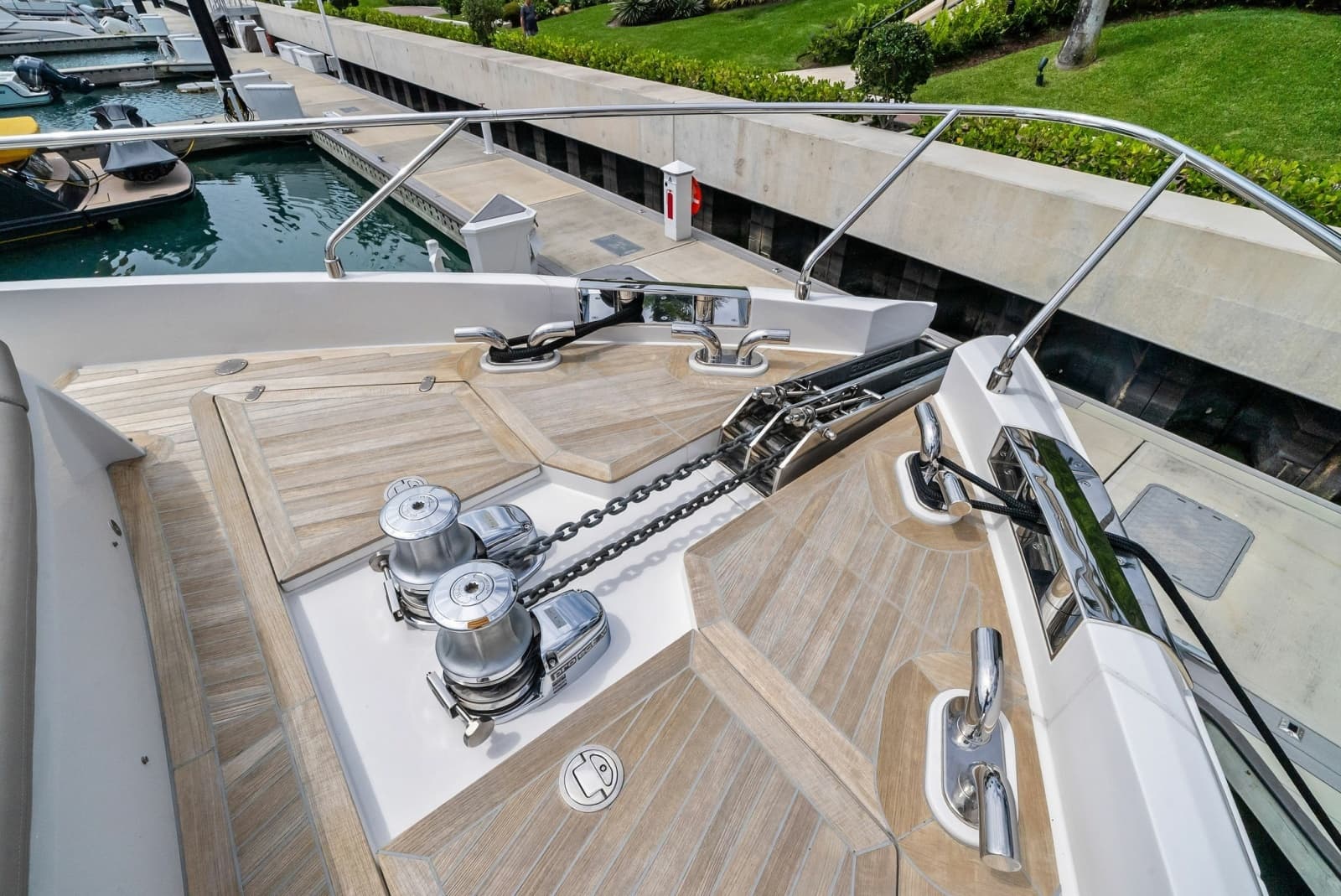 2023 Ferretti Yachts 860