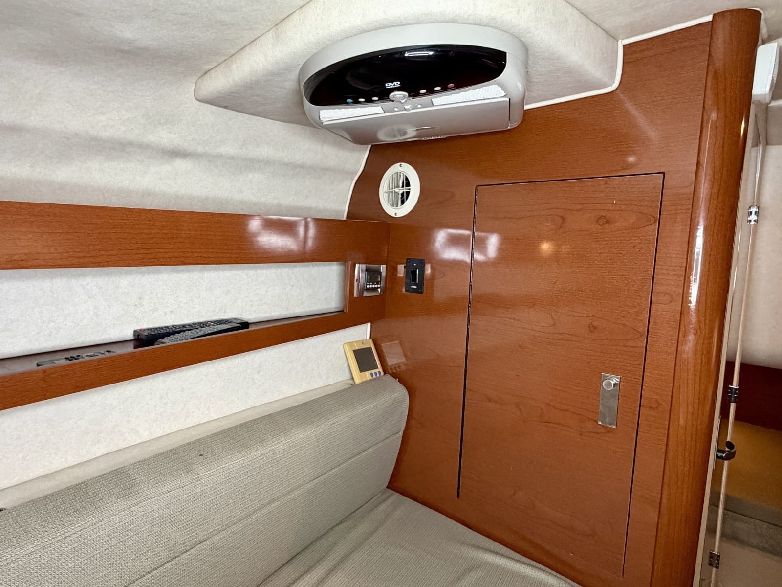 2009 Sea Ray 270 Sundancer