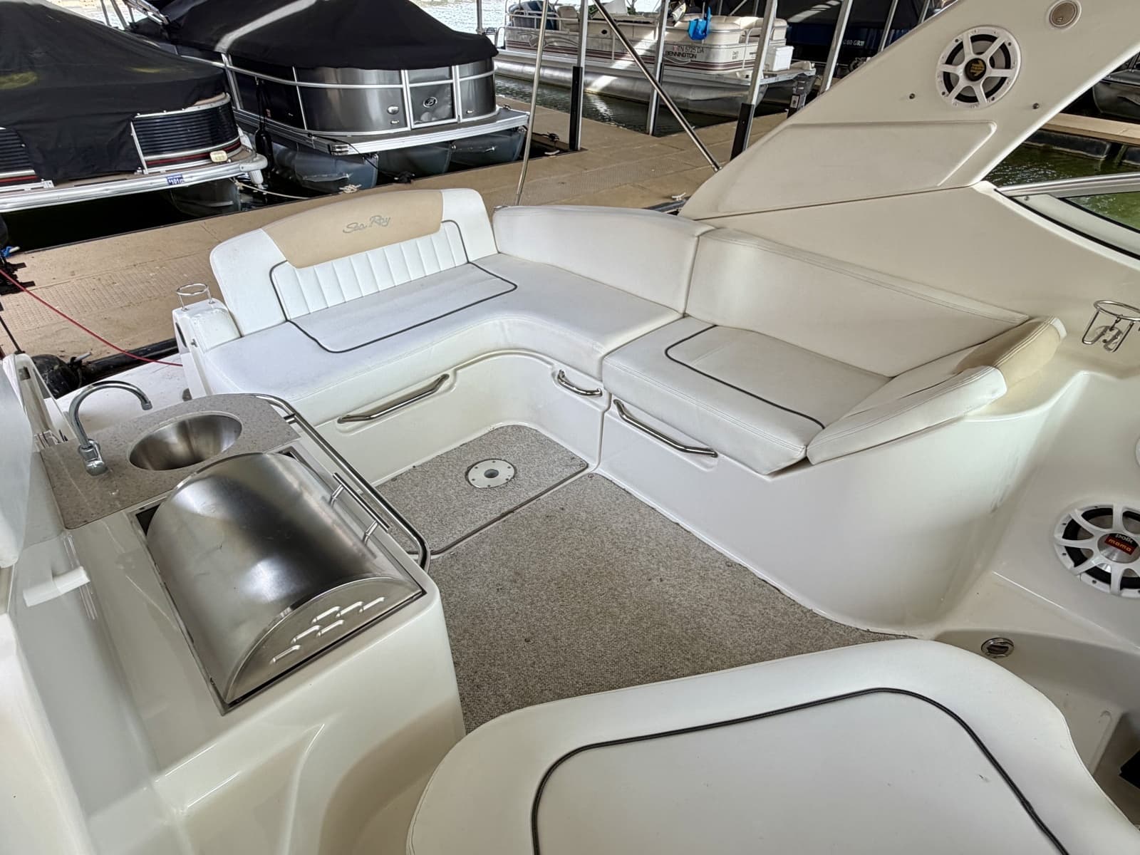 2009 Sea Ray 270 Sundancer