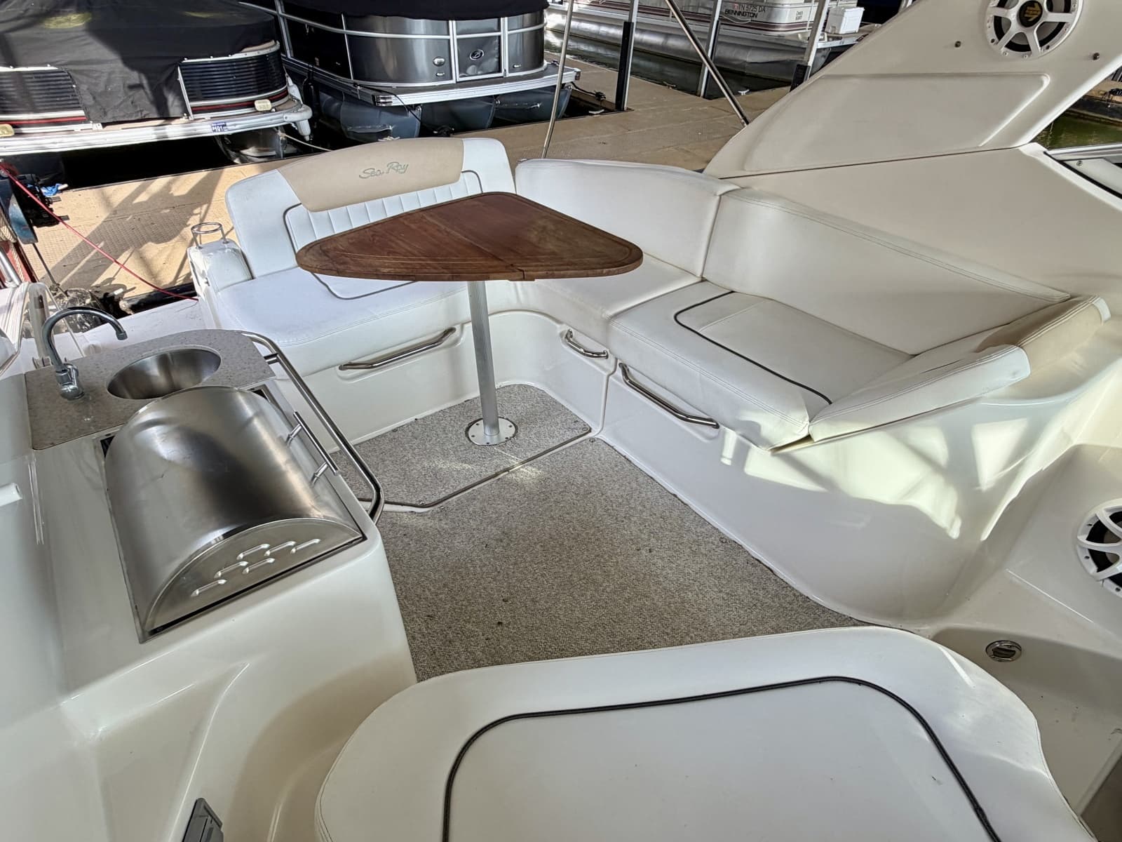 2009 Sea Ray 270 Sundancer