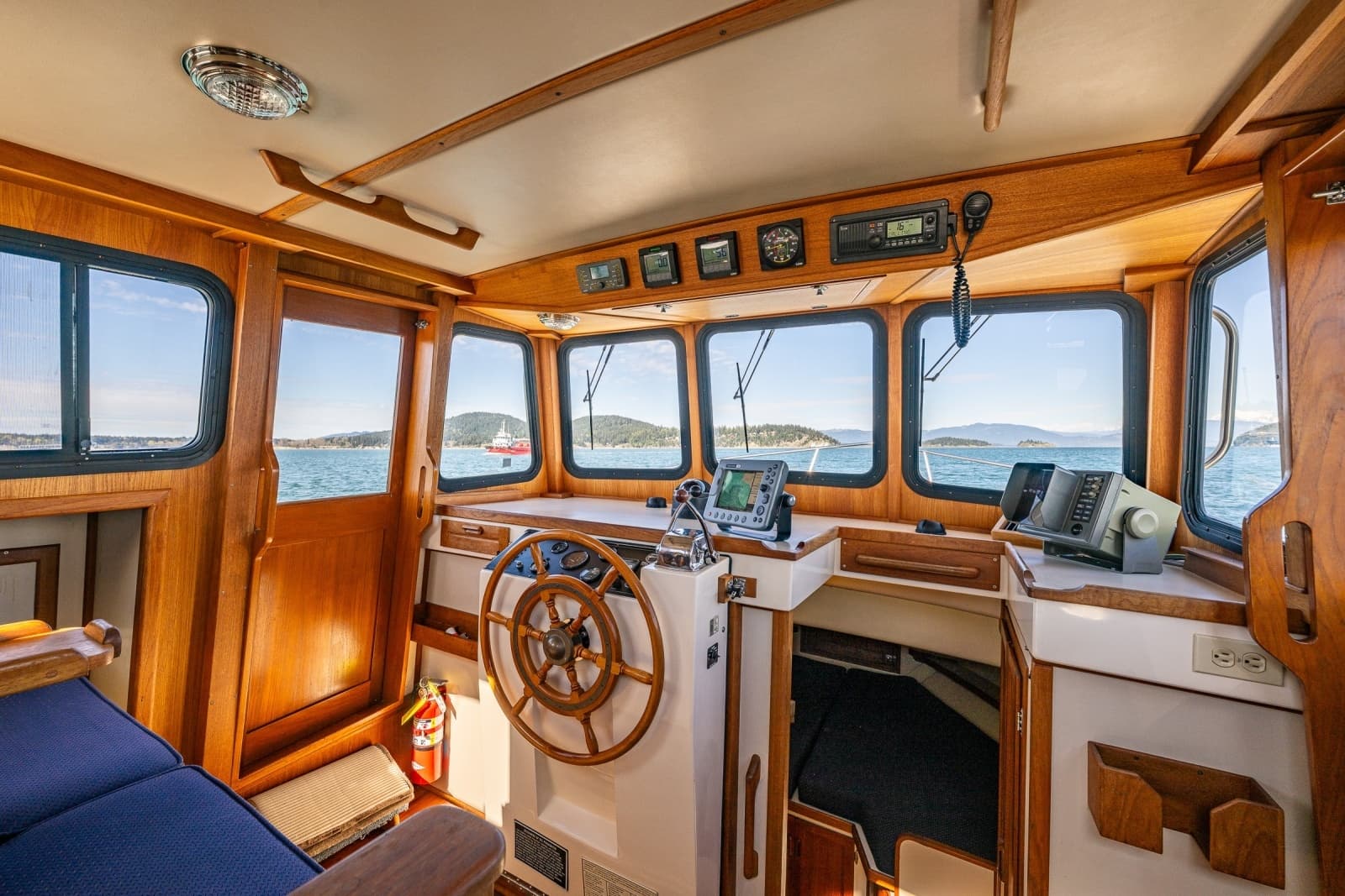 1999 Pacific Trawler 40