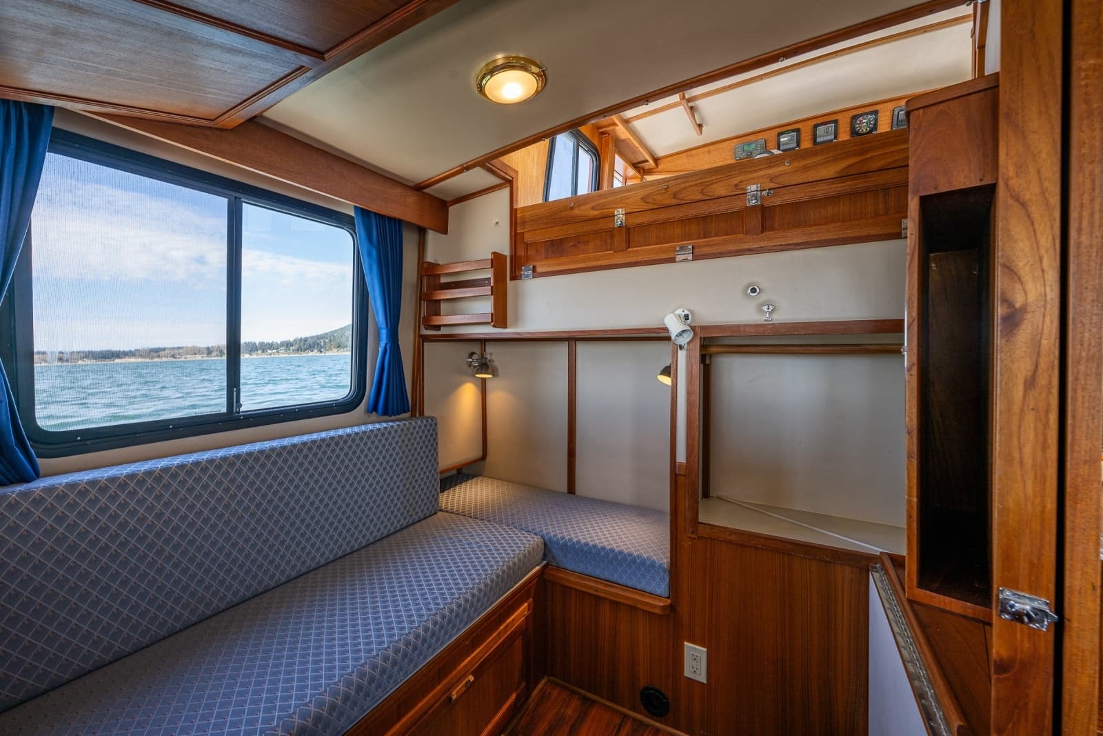 1999 Pacific Trawler 40