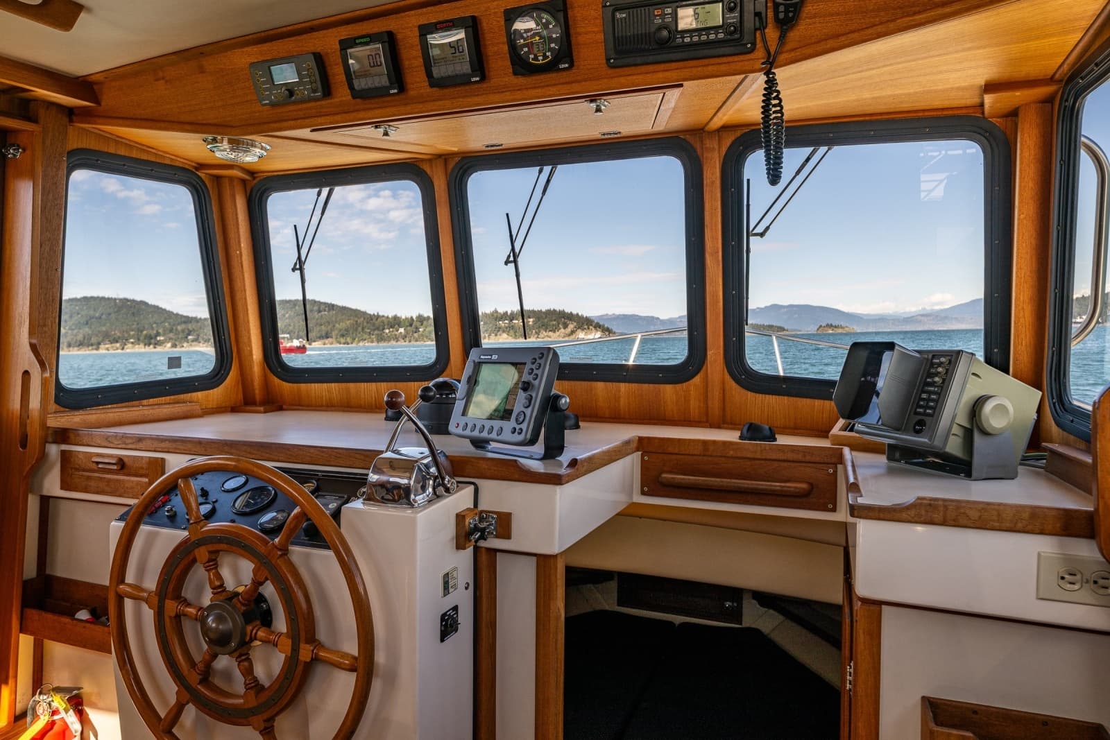 1999 Pacific Trawler 40