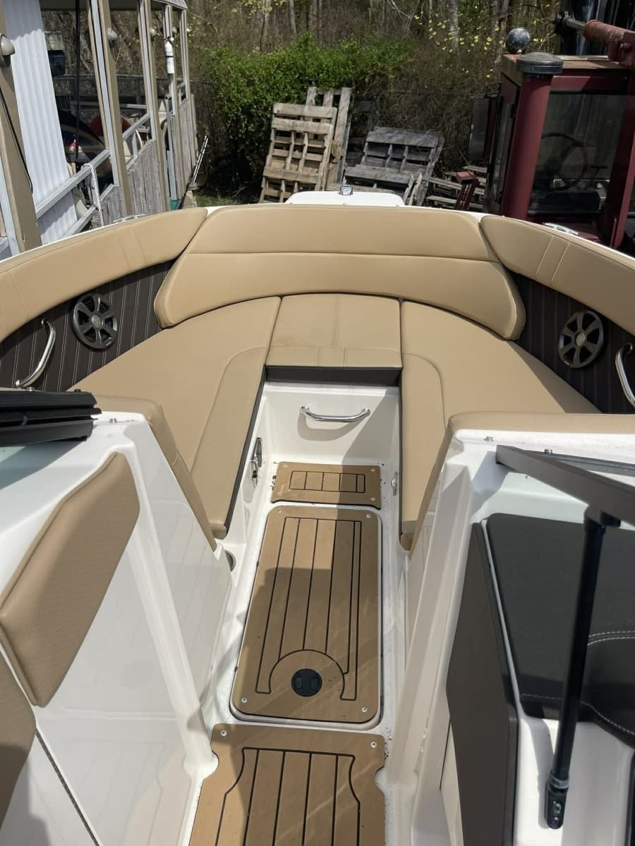 2019 Sea Ray 230 Bow Rider
