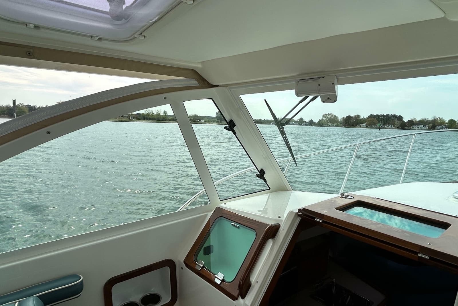 2020 Hunt Yachts Surfhunter 32