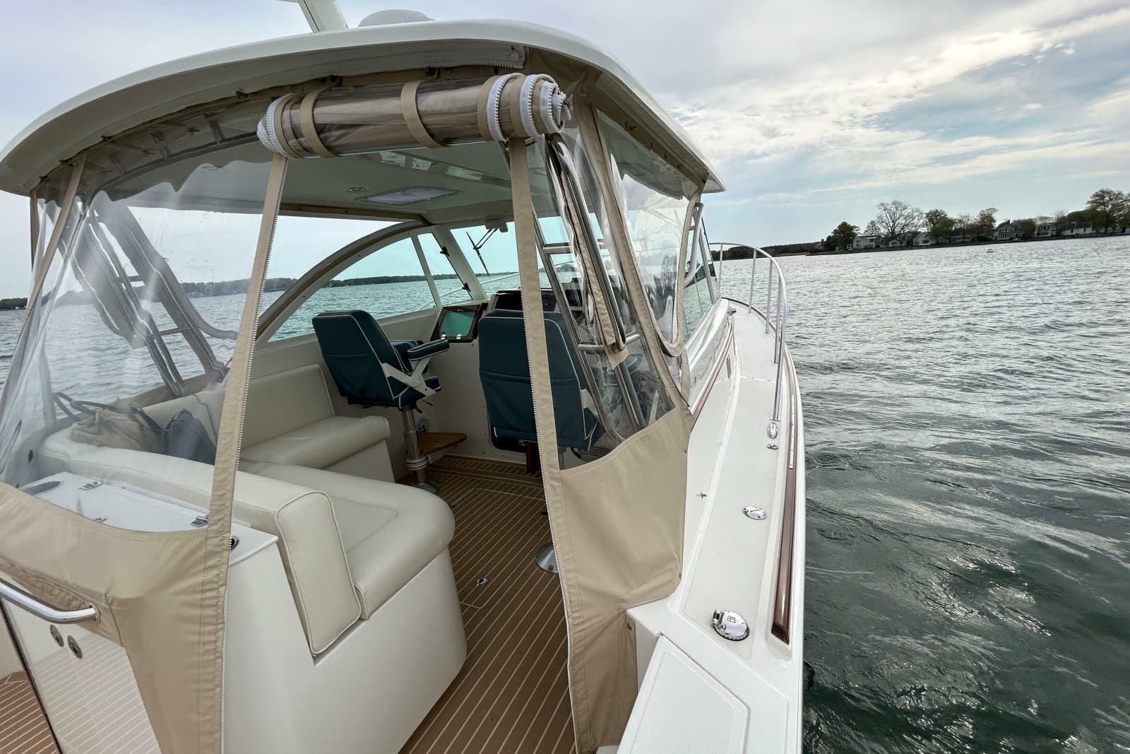 2020 Hunt Yachts Surfhunter 32