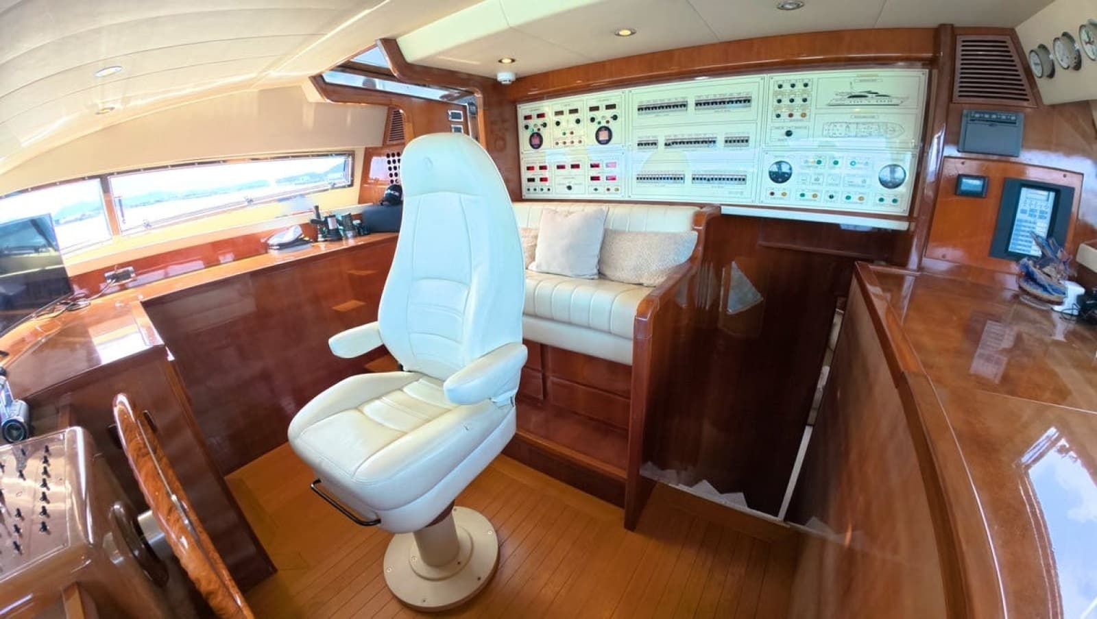 2005 Falcon Falcon 102 Flybridge