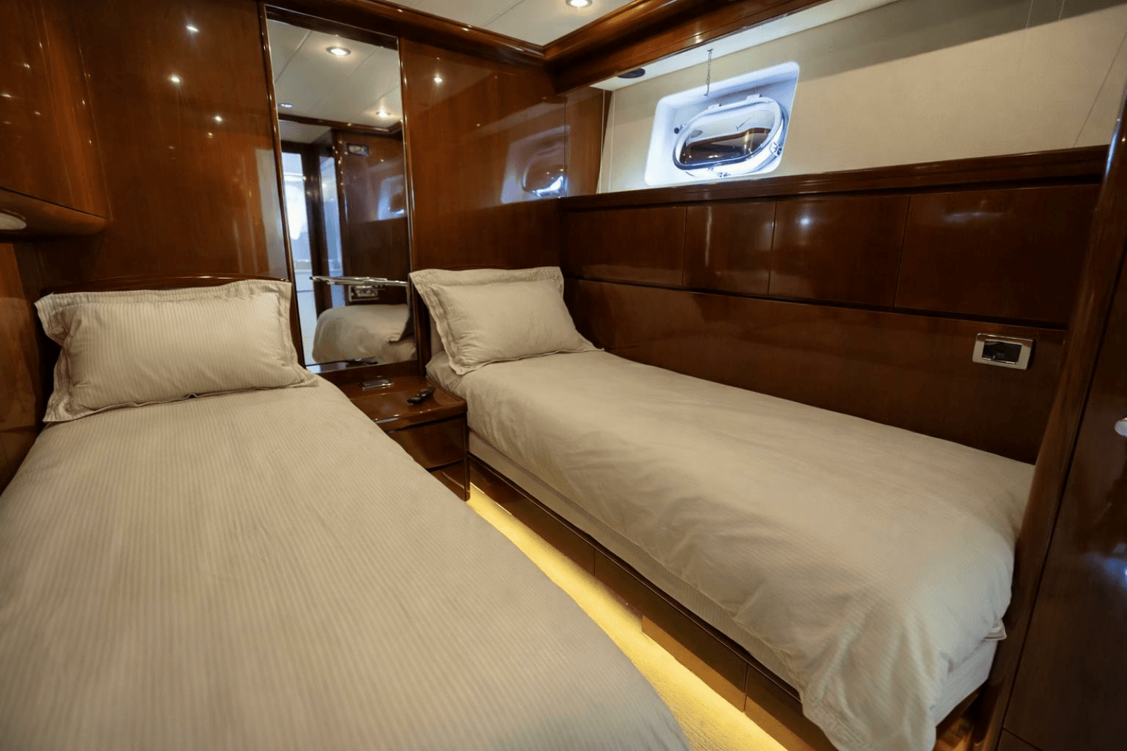 2005 Falcon Falcon 102 Flybridge