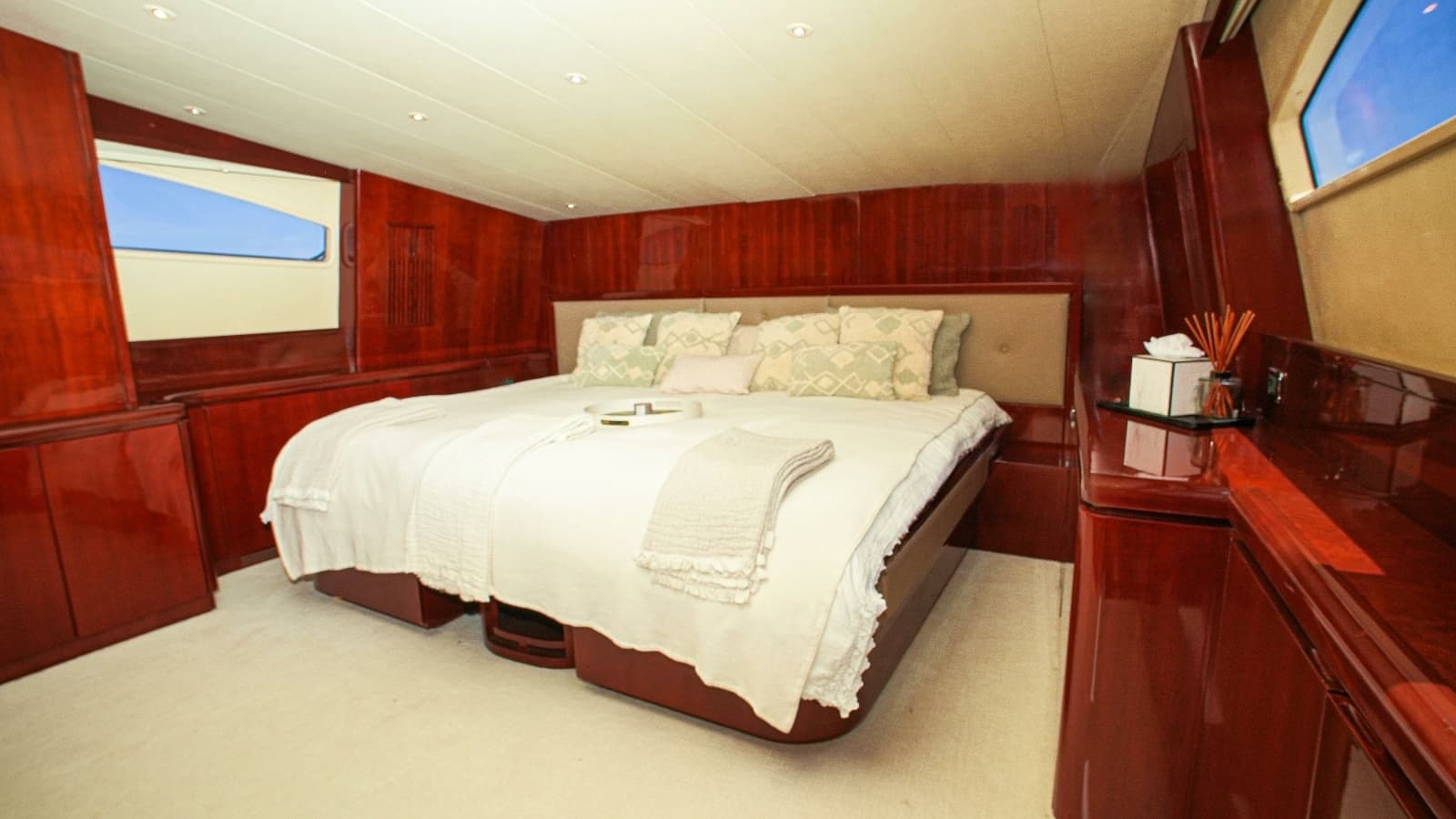 2005 Falcon Falcon 102 Flybridge