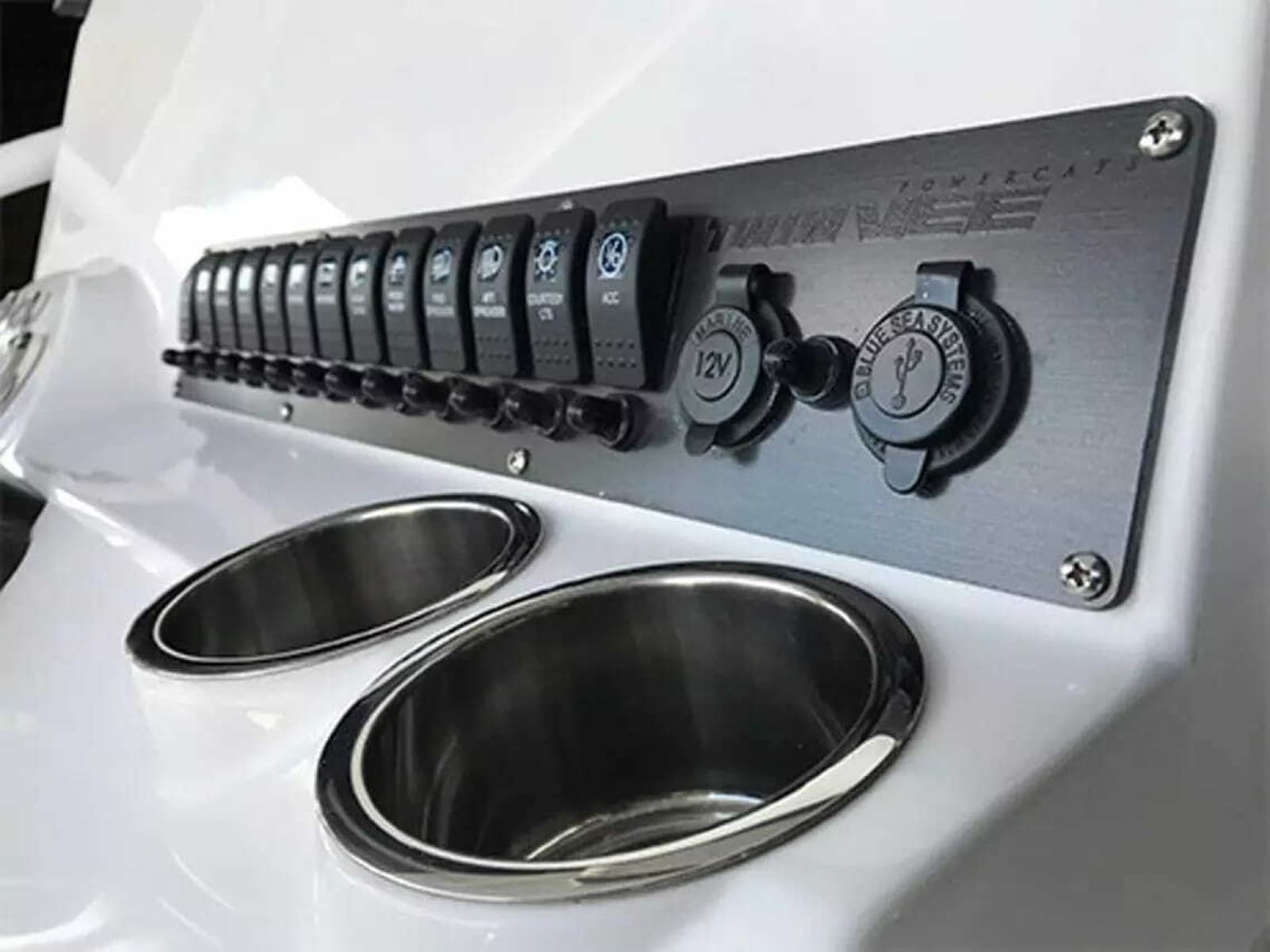 2026 Twin Vee 240 GFX DC