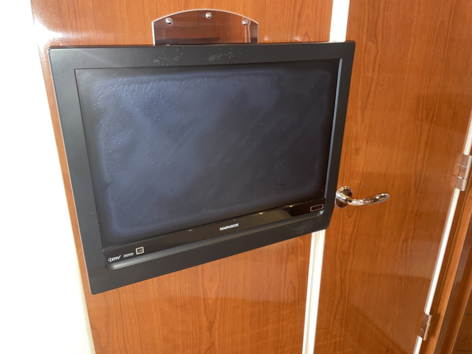 2005 Regal 3560 Express