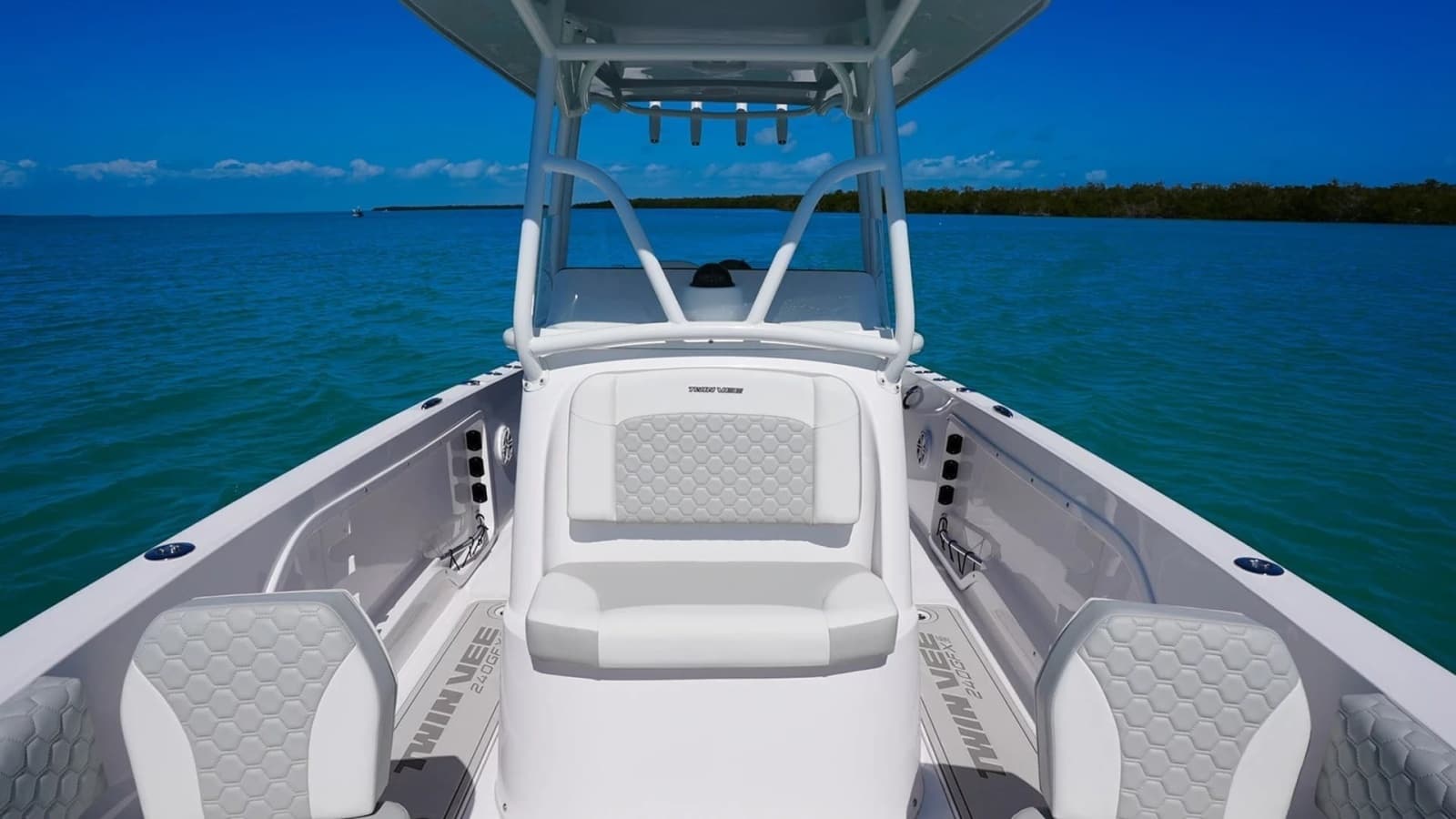 2026 Twin Vee 240 GFX2 CC