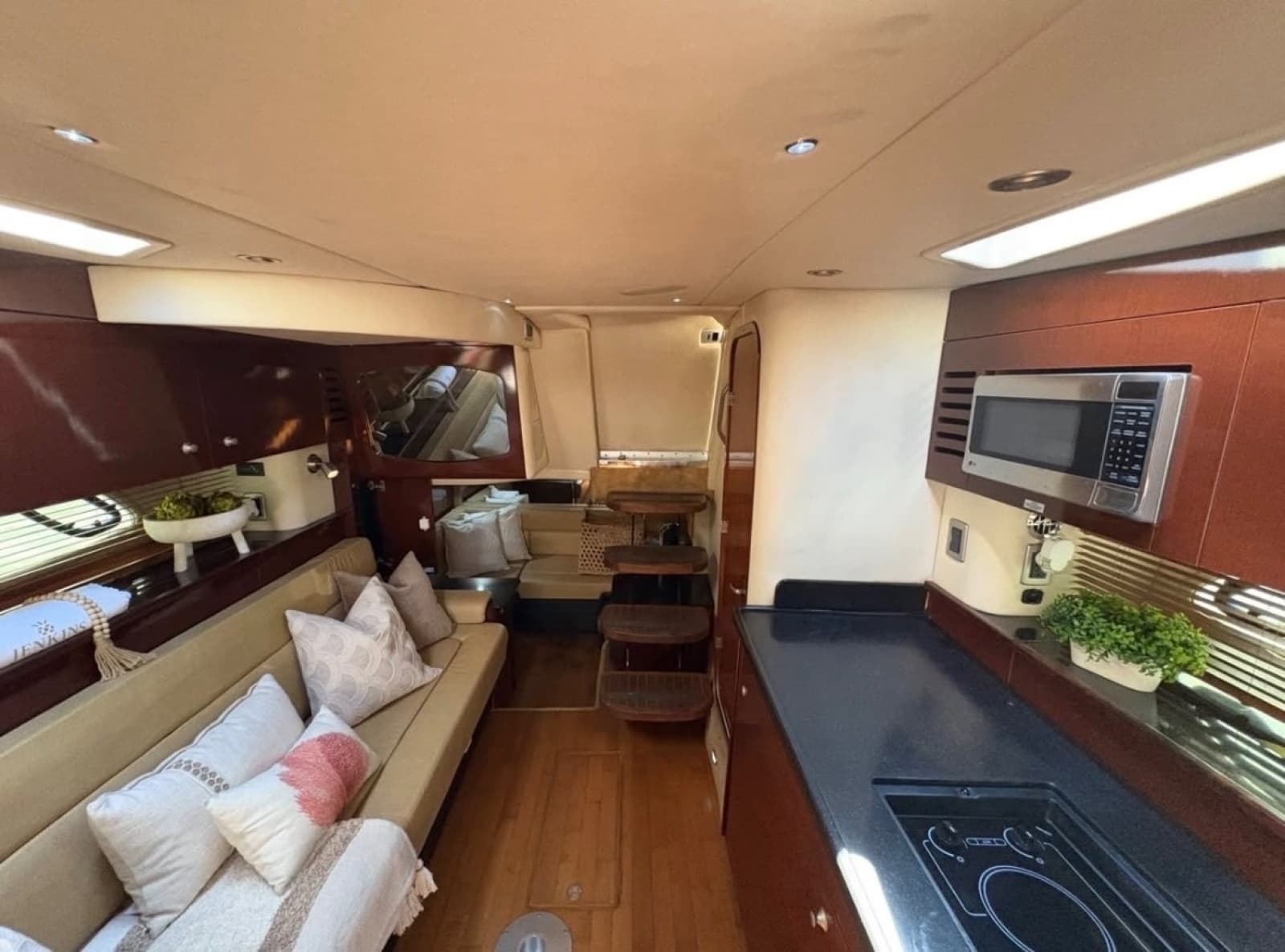 2009 Sea Ray Sundancer 350